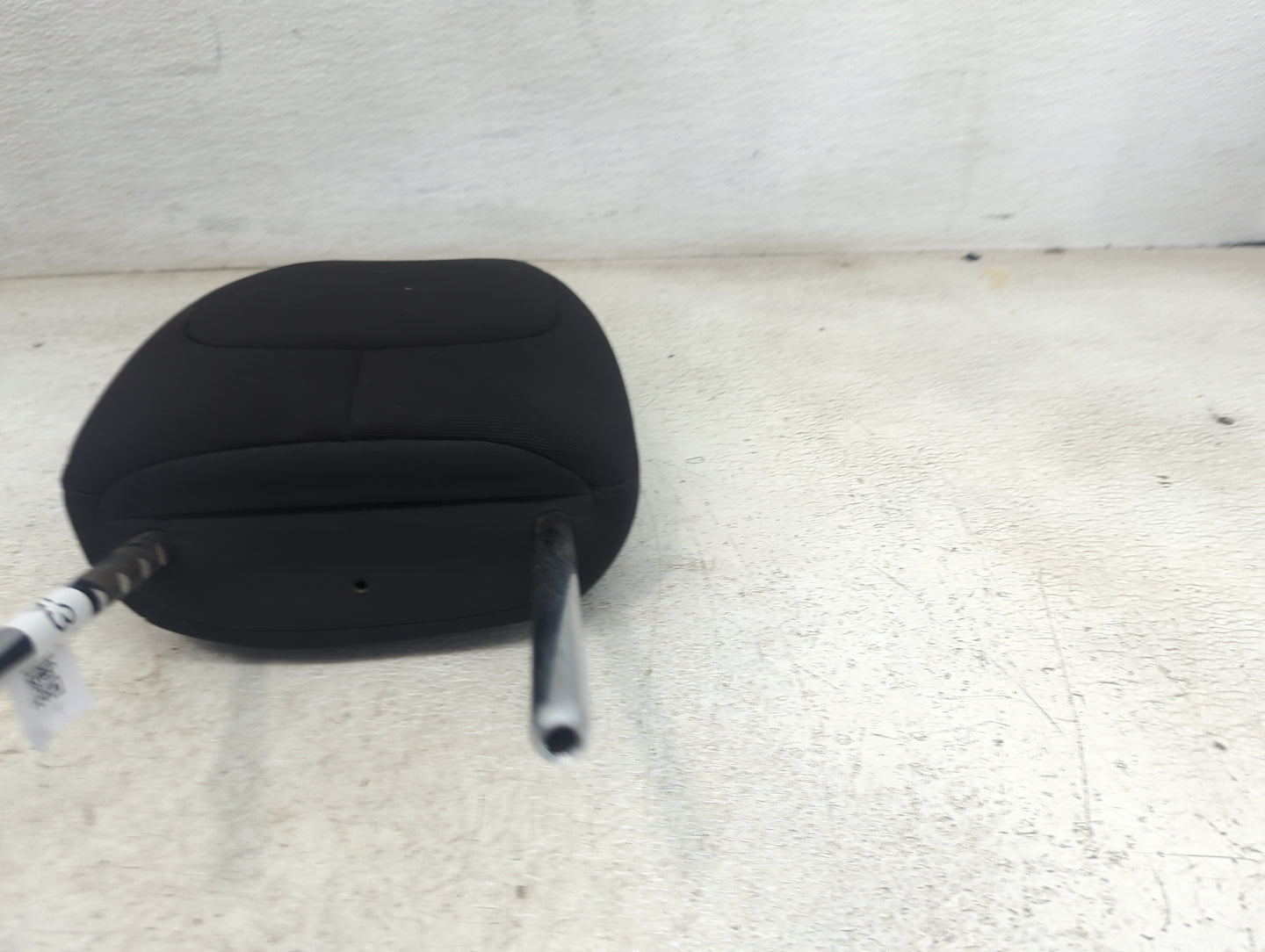 2014 Jeep Cherokee Headrest Head Rest Front Driver Seat Black 1472637 - Oemusedautoparts1.com