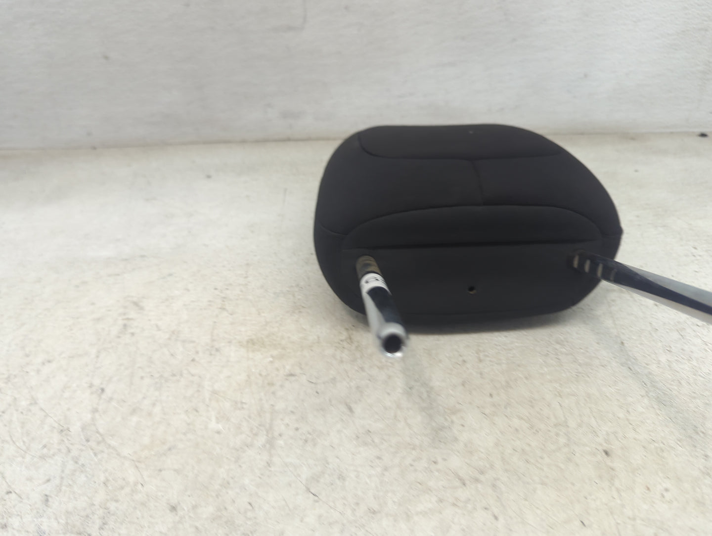 2014 Jeep Cherokee Headrest Head Rest Front Driver Seat Black 1472637 - Oemusedautoparts1.com
