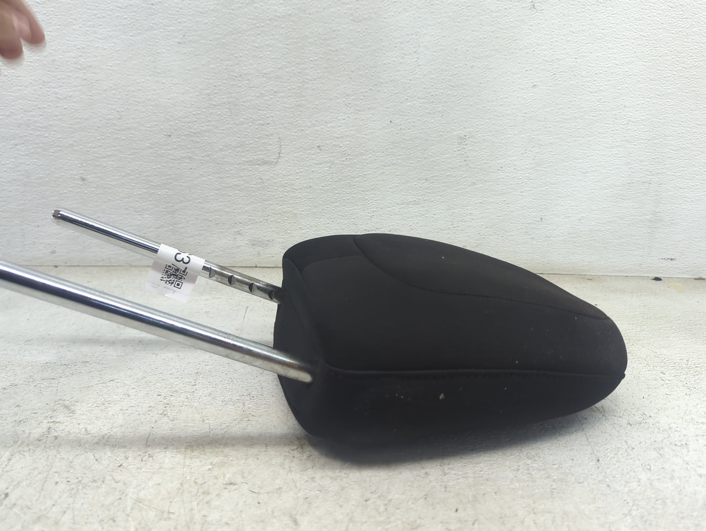 2014 Jeep Cherokee Headrest Head Rest Front Driver Seat Black 1472637 - Oemusedautoparts1.com