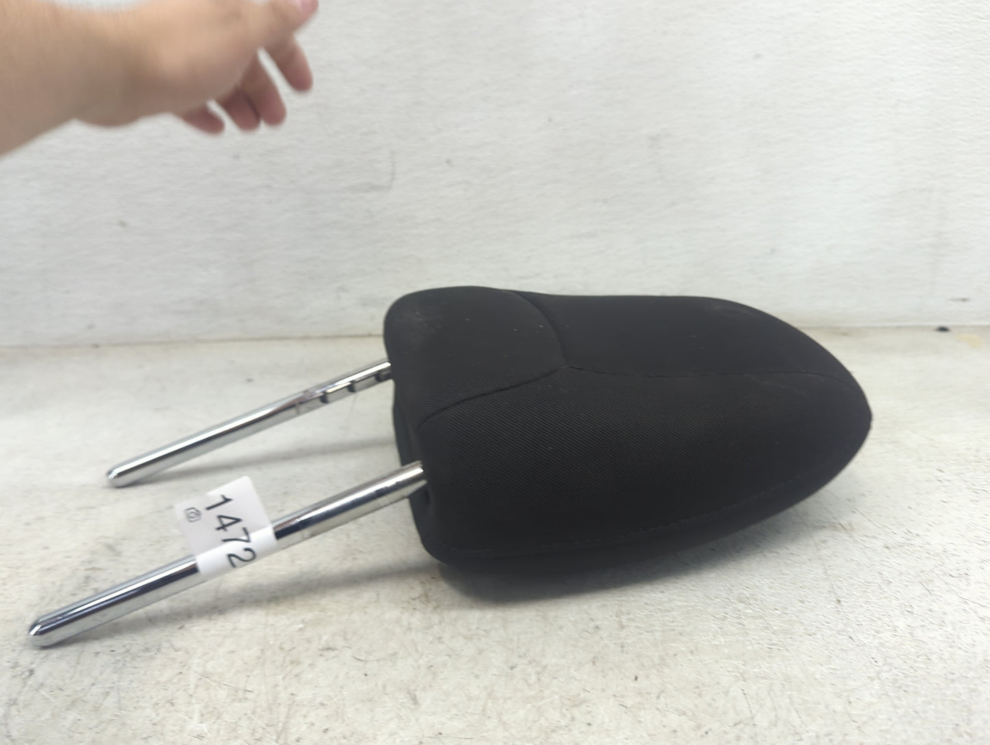 2014 Jeep Cherokee Headrest Head Rest Front Driver Seat Black 1472637 - Oemusedautoparts1.com