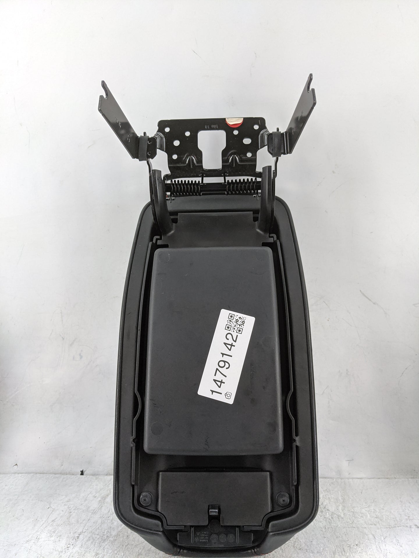 2014 Jeep Cherokee Center Console Armrest Cover Lid P/N:2S86S61-DX9LR5 Fits OEM Used Auto Parts - Oemusedautoparts1.com