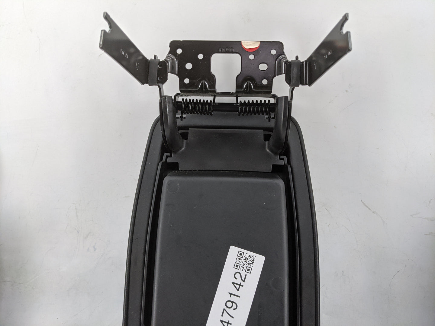 2014 Jeep Cherokee Center Console Armrest Cover Lid P/N:2S86S61-DX9LR5 Fits OEM Used Auto Parts - Oemusedautoparts1.com
