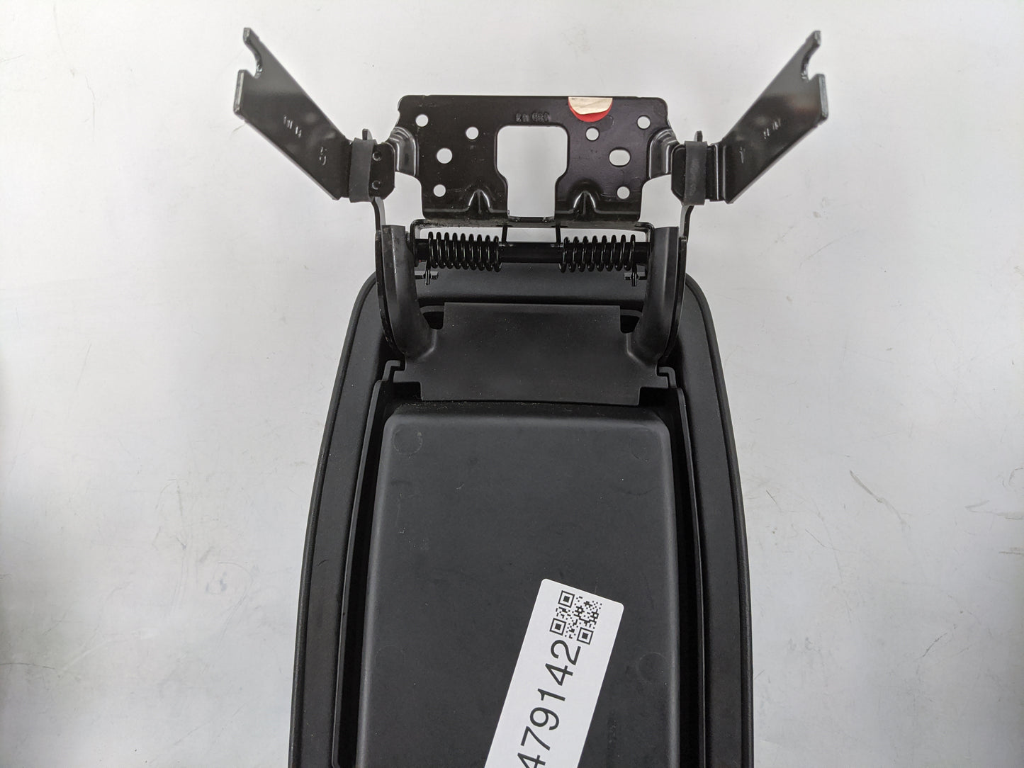 2014 Jeep Cherokee Center Console Armrest Cover Lid P/N:2S86S61-DX9LR5 Fits OEM Used Auto Parts - Oemusedautoparts1.com