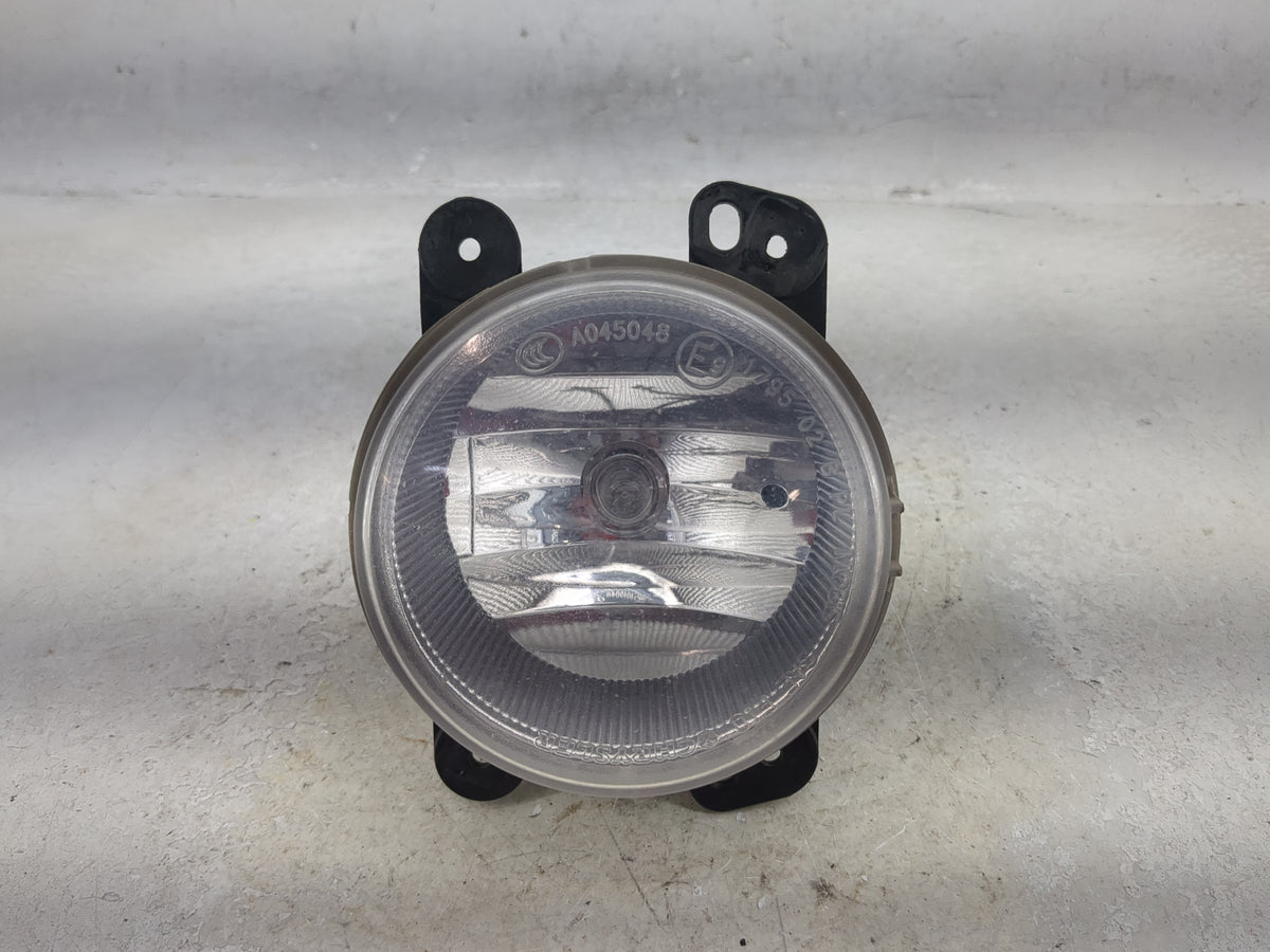 2014-2018 Jeep Cherokee Passenger Right Oem Fog Light Lamp Black 1494211 - Oemusedautoparts1.com