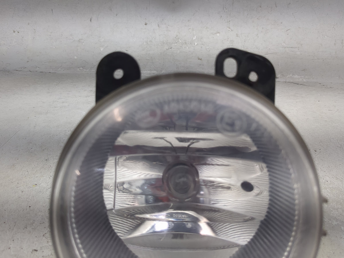 2014-2018 Jeep Cherokee Passenger Right Oem Fog Light Lamp Black 1494211 - Oemusedautoparts1.com