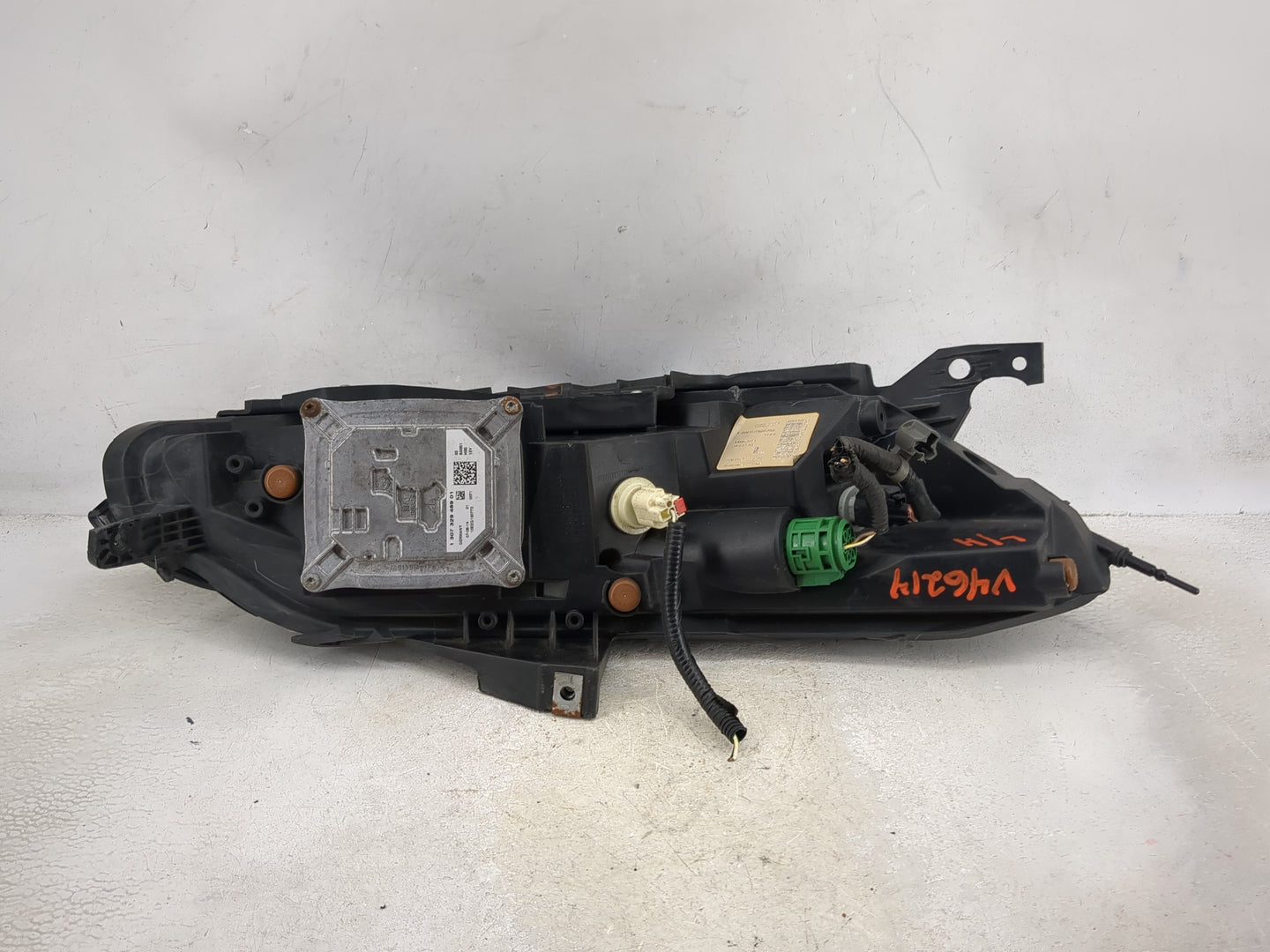 2014-2018 Jeep Cherokee Driver Left Oem Head Light Headlight Lamp Black - Oemusedautoparts1.com