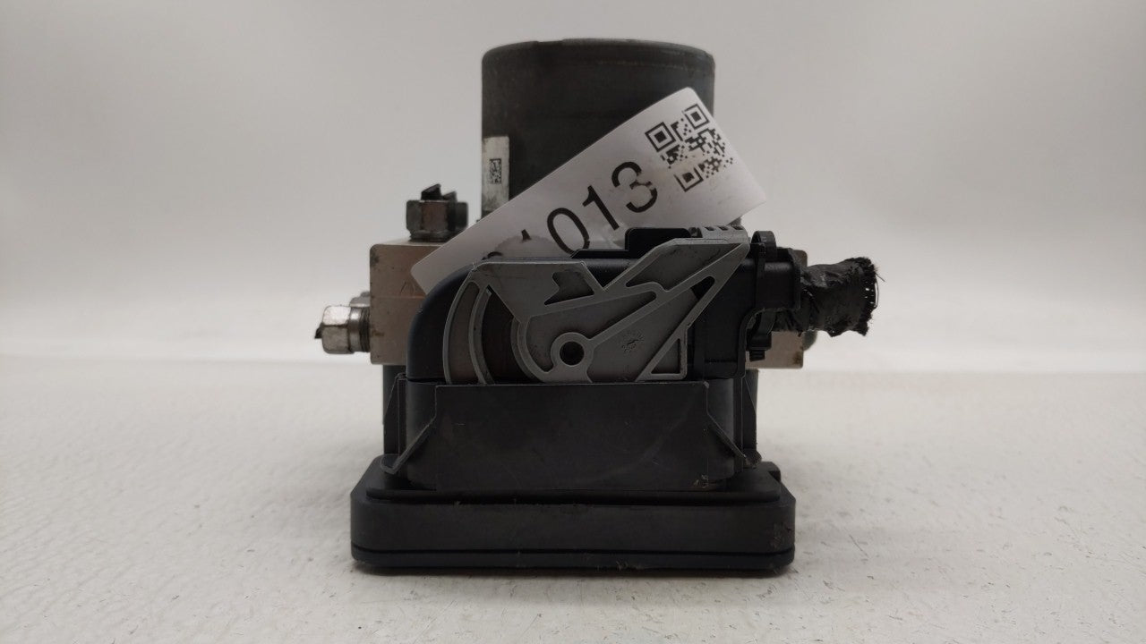 2014 Jeep Cherokee ABS Pump Control Module Replacement P/N:P04779899AG 04779899AG, P04779899AI Fits OEM Used Auto Parts - Oe