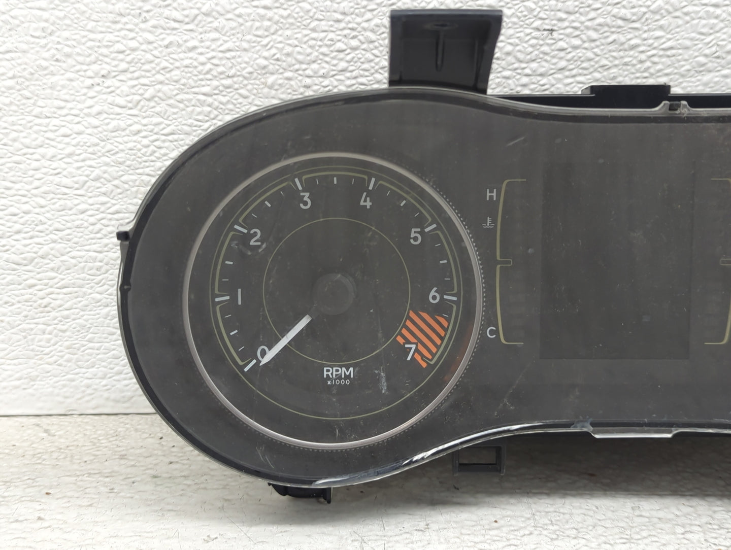 2014 Jeep Cherokee Instrument Cluster Speedometer Gauges P/N:P56054651AH A2C80949600 Miles: Fits OEM Used Auto Parts - Oemus