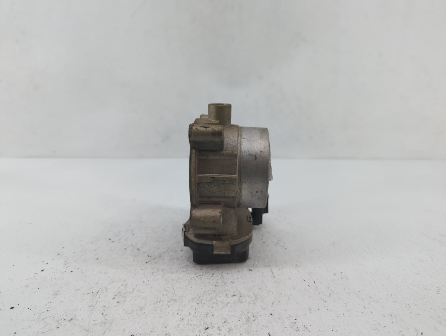 2014-2017 Jeep Cherokee Throttle Body P/N:04891970AB Fits Fits 2014 2015 2016 2017 2018 OEM Used Auto Parts - Oemusedautopar