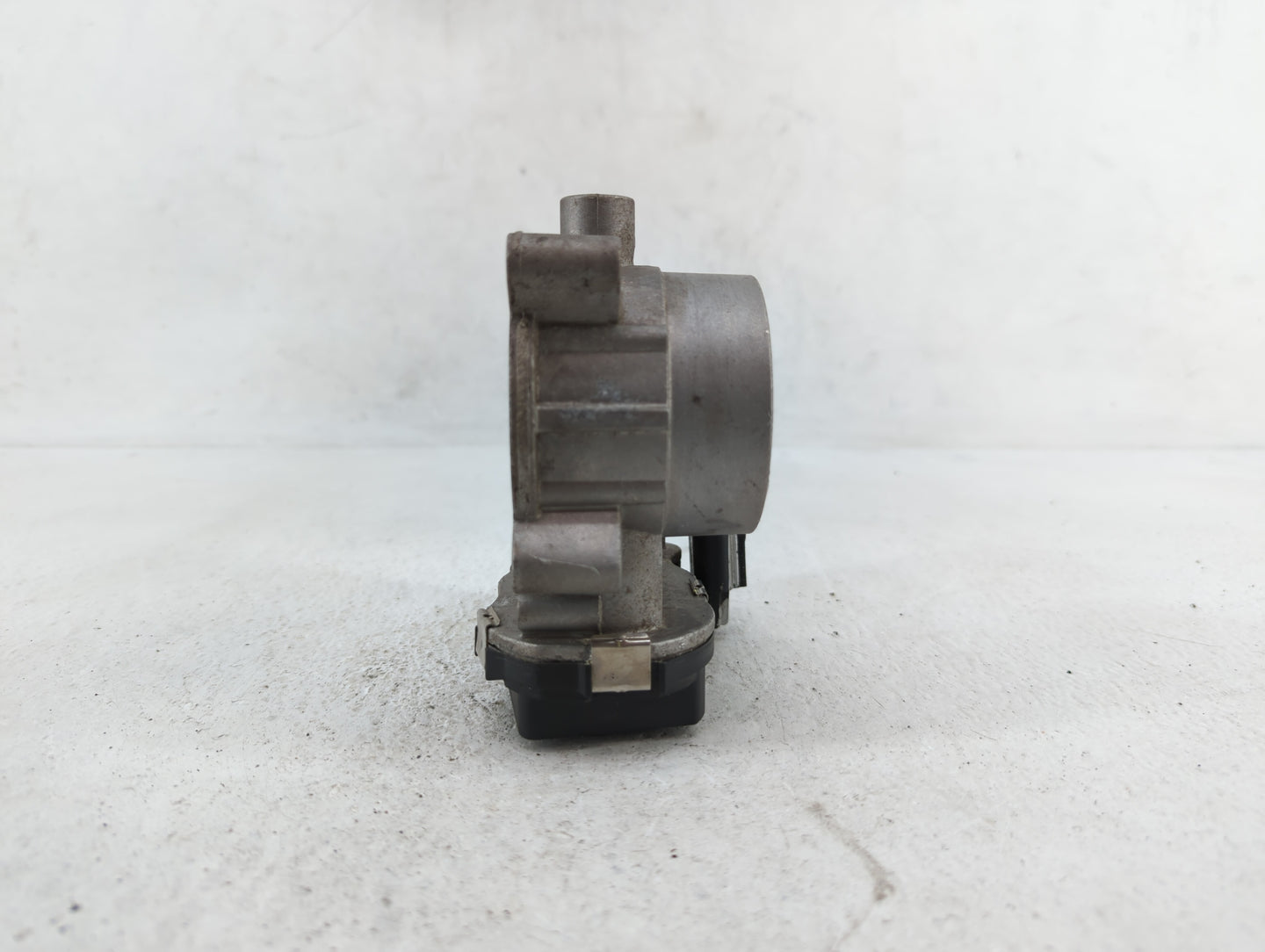 2014-2017 Jeep Cherokee Throttle Body P/N:04891970AB Fits Fits 2014 2015 2016 2017 2018 OEM Used Auto Parts - Oemusedautopar