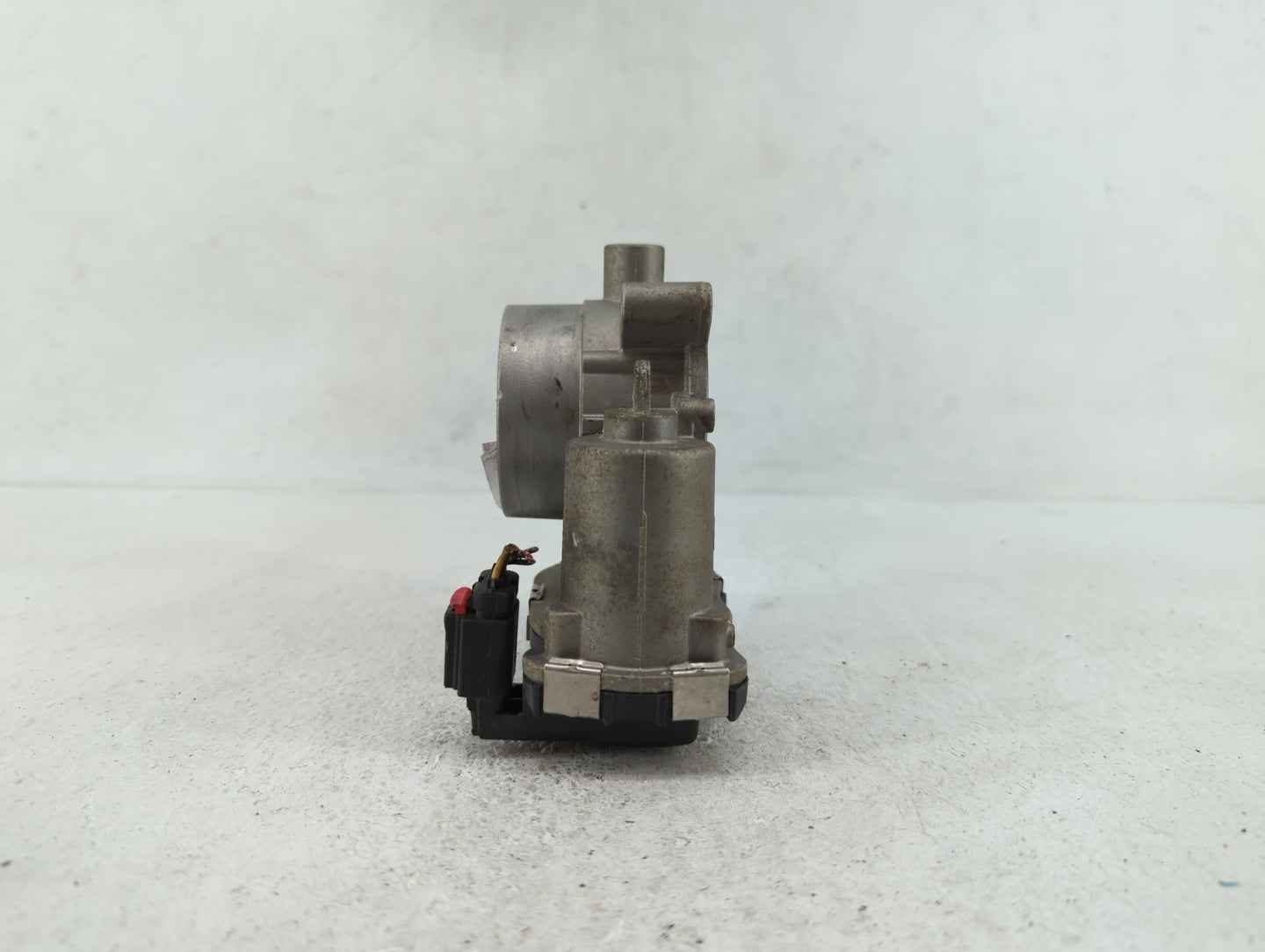 2014-2017 Jeep Cherokee Throttle Body P/N:04891970AB Fits Fits 2014 2015 2016 2017 2018 OEM Used Auto Parts - Oemusedautopar