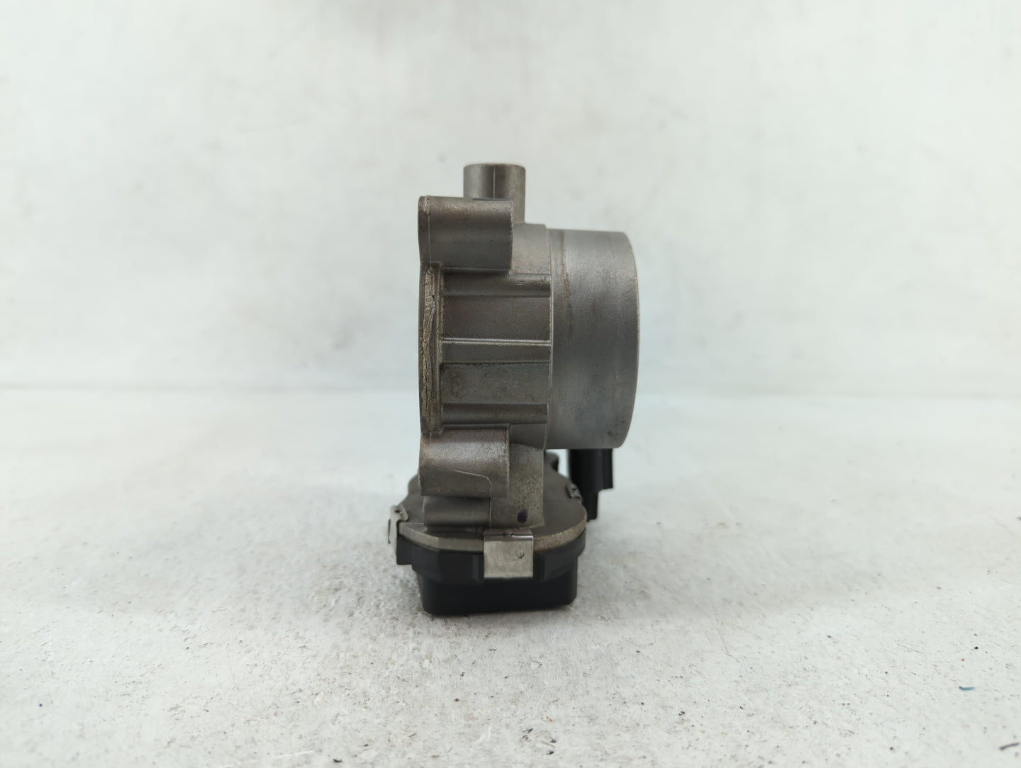 2014-2017 Jeep Cherokee Throttle Body P/N:04891970AB Fits Fits 2014 2015 2016 2017 2018 OEM Used Auto Parts - Oemusedautopar