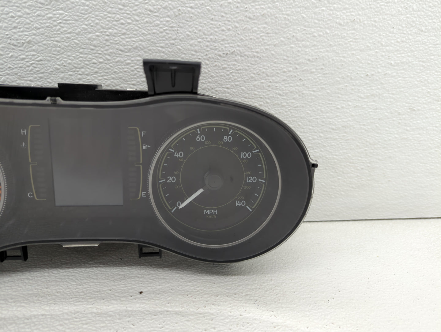2014 Jeep Cherokee Instrument Cluster Speedometer Gauges P/N:P68105888AH P68105889AH, P68105888AG Fits OEM Used Auto Parts -