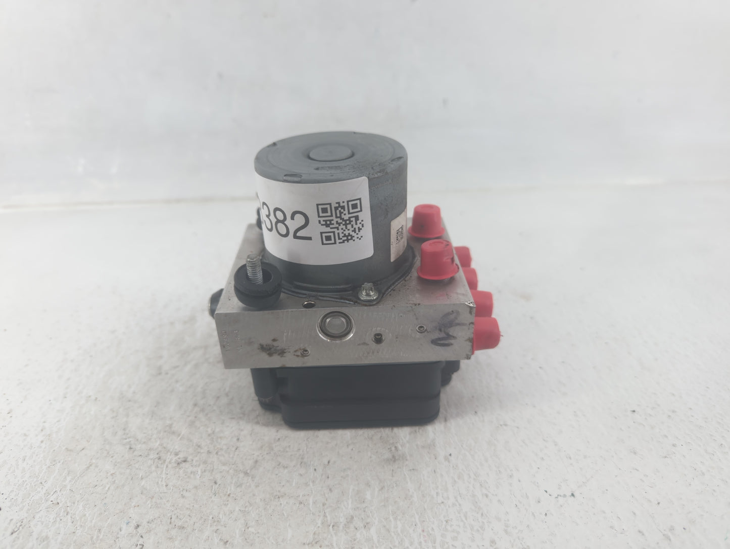 2014 Jeep Cherokee ABS Pump Control Module Replacement P/N:P04779899AI Fits OEM Used Auto Parts - Oemusedautoparts1.com