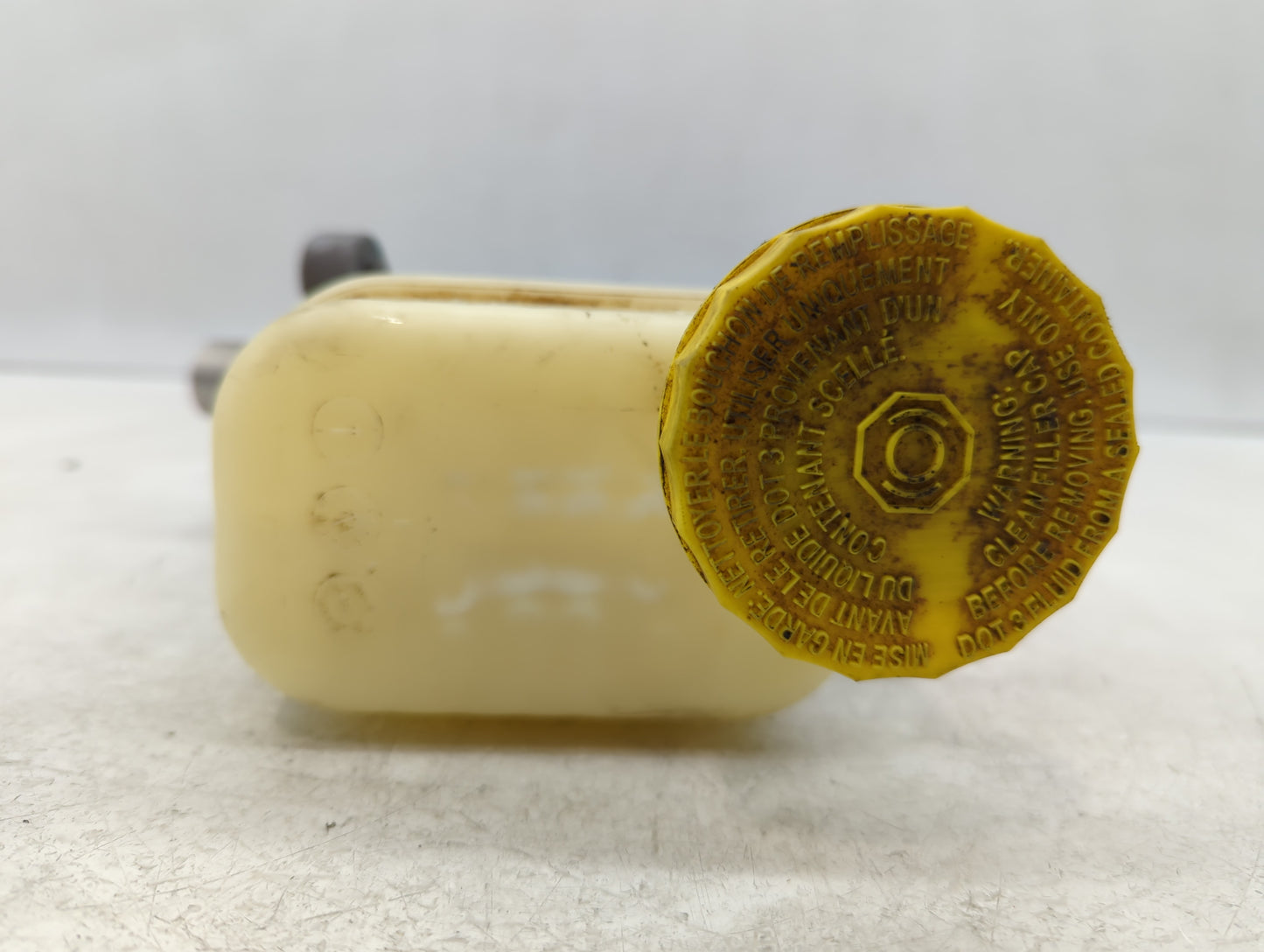2014-2014 Jeep Cherokee Brake Master Cylinder - Oemusedautoparts1.com