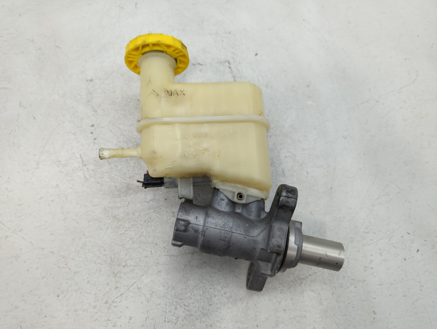 2014-2014 Jeep Cherokee Brake Master Cylinder - Oemusedautoparts1.com