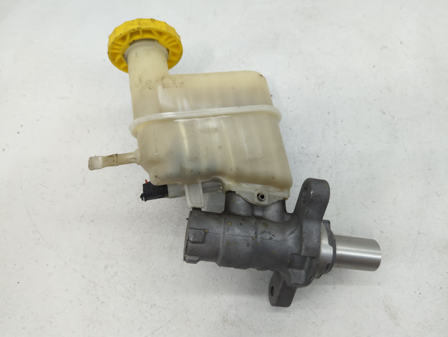 2014-2014 Jeep Cherokee Brake Master Cylinder - Oemusedautoparts1.com