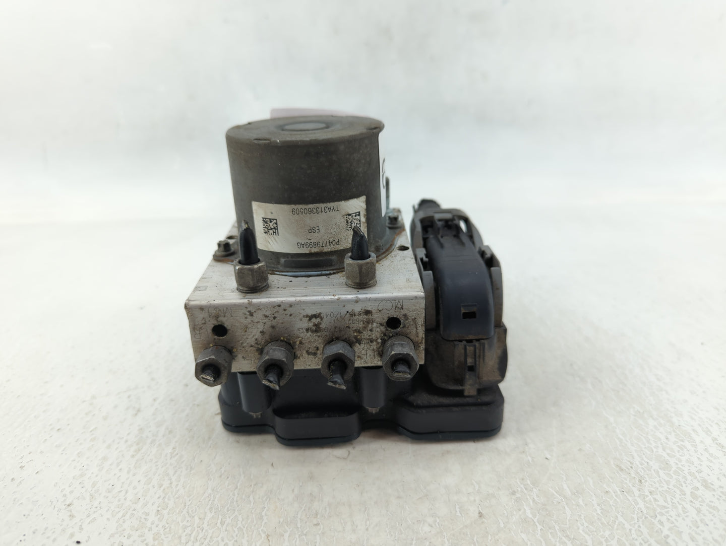 2014 Jeep Cherokee ABS Pump Control Module Replacement P/N:P04779899AG Fits OEM Used Auto Parts - Oemusedautoparts1.com