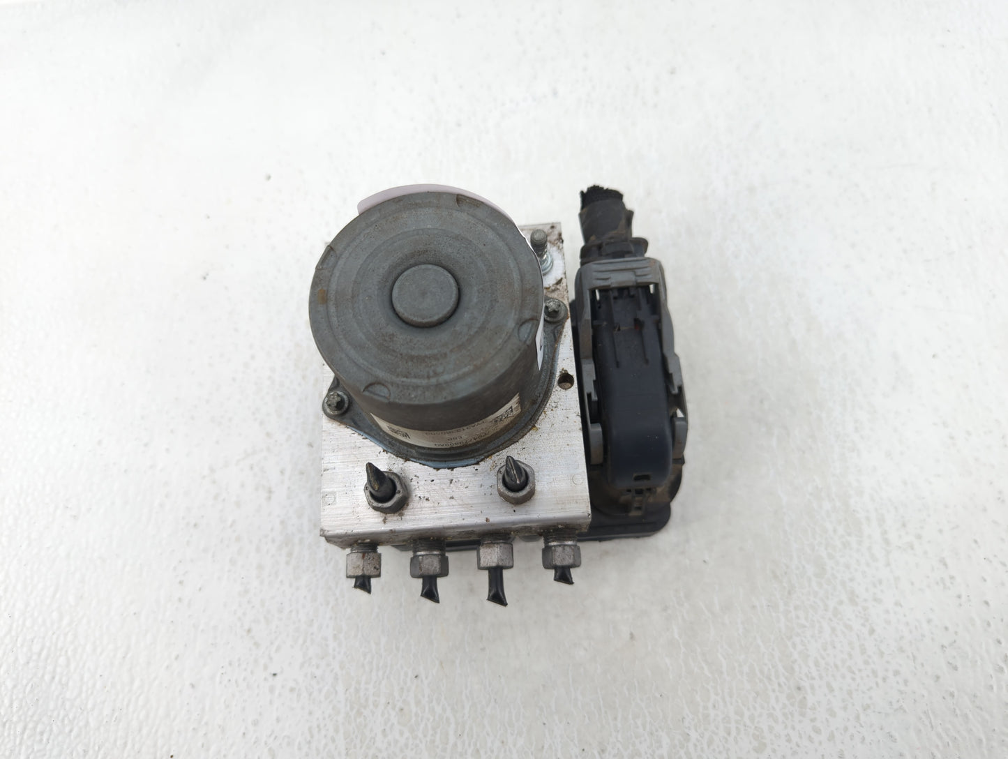 2014 Jeep Cherokee ABS Pump Control Module Replacement P/N:P04779899AG Fits OEM Used Auto Parts - Oemusedautoparts1.com