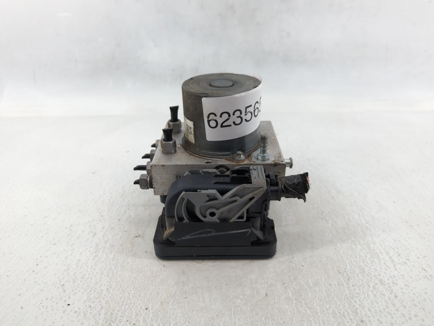 2014 Jeep Cherokee ABS Pump Control Module Replacement P/N:P04779899AG Fits OEM Used Auto Parts - Oemusedautoparts1.com