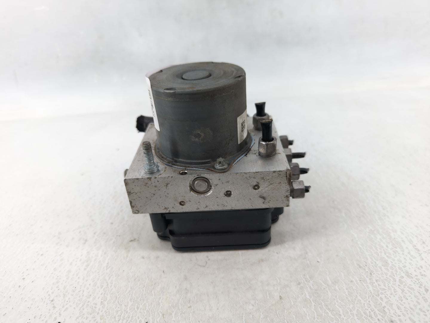 2014 Jeep Cherokee ABS Pump Control Module Replacement P/N:P04779899AG Fits OEM Used Auto Parts - Oemusedautoparts1.com