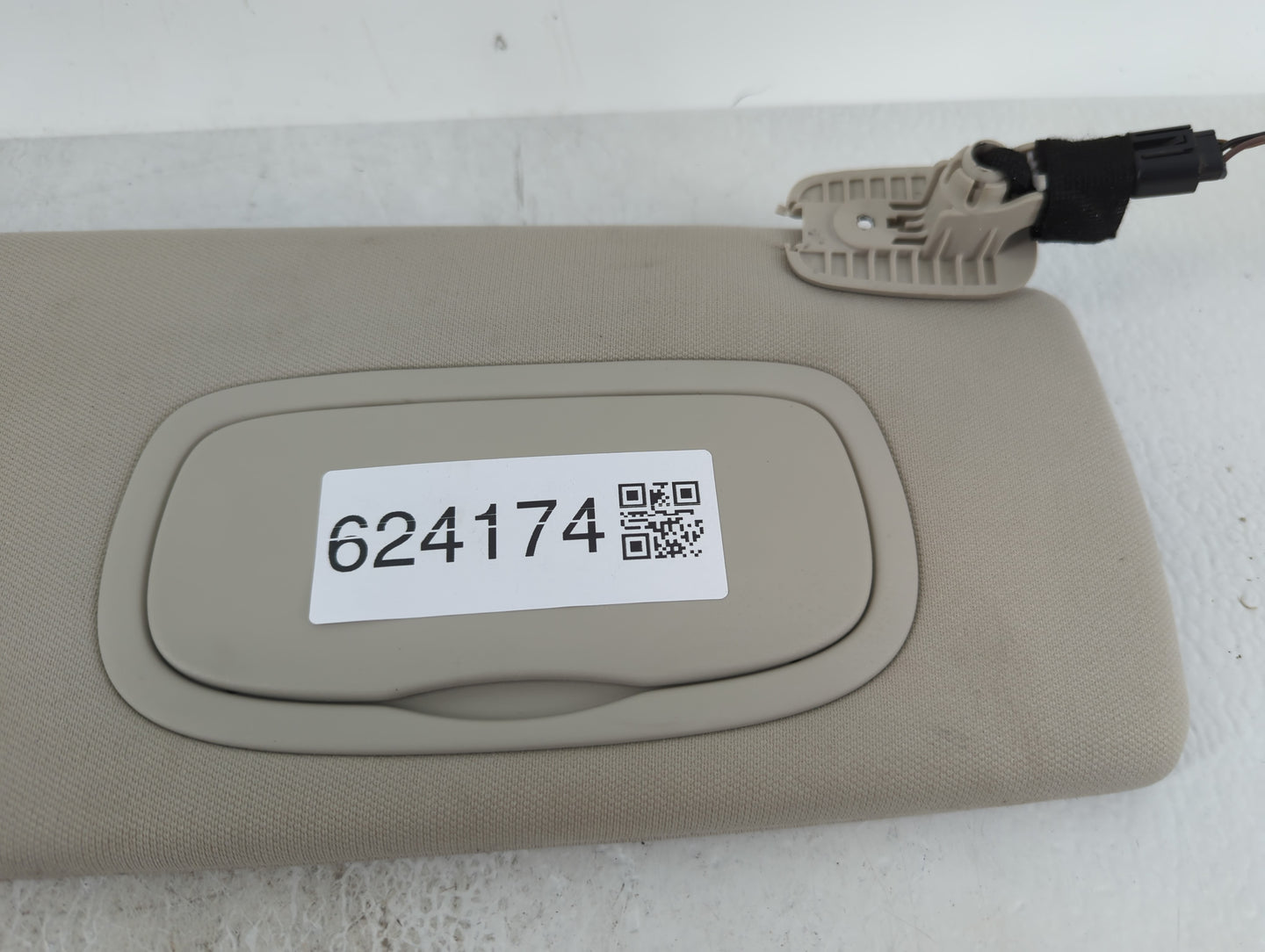 2014-2018 Jeep Cherokee Sun Visor Shade Replacement Passenger Right Mirror Fits Fits 2014 2015 2016 2017 2018 OEM Used Auto 