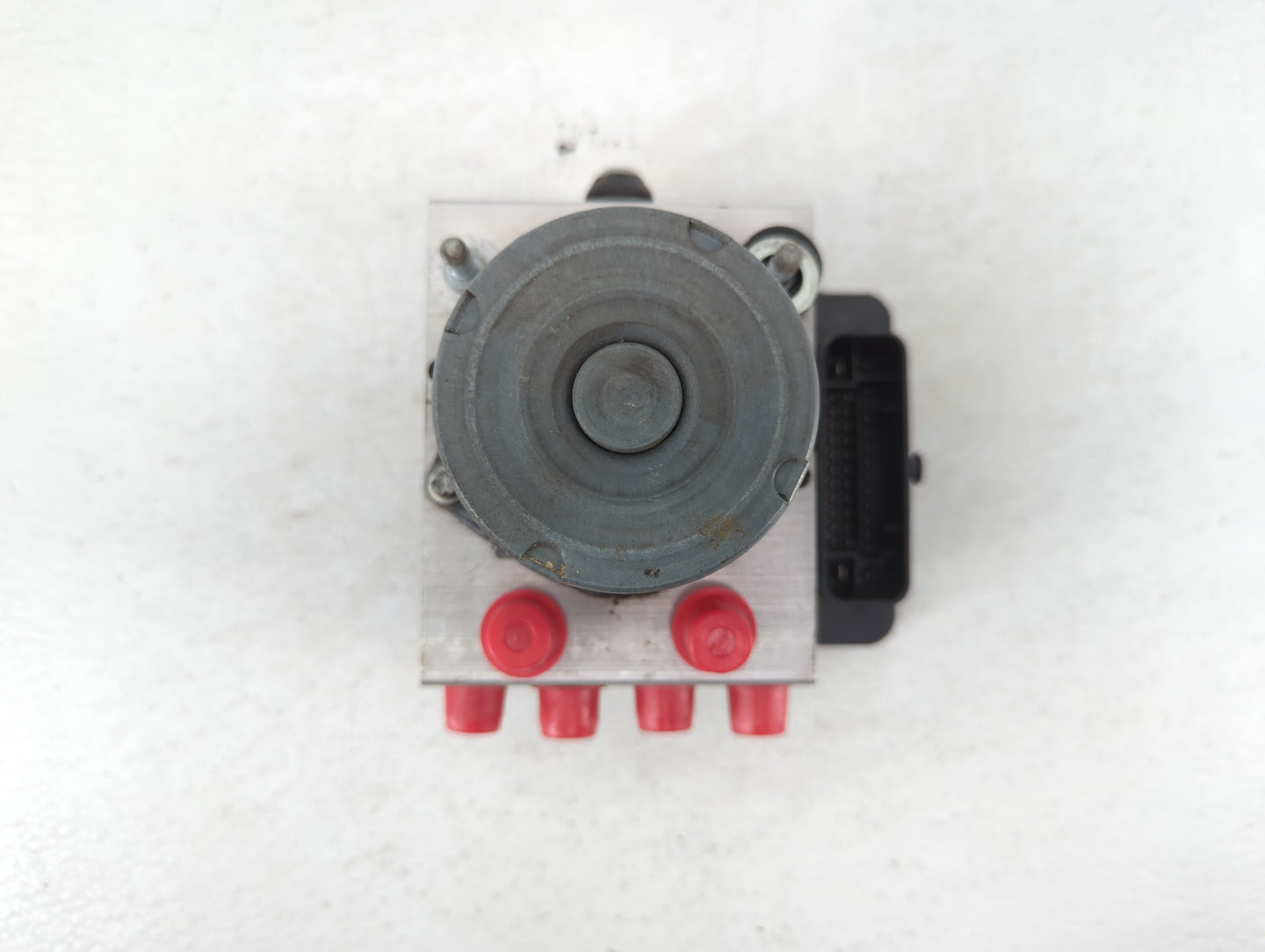 2014 Jeep Cherokee ABS Pump Control Module Replacement P/N:P04779899AG Fits OEM Used Auto Parts - Oemusedautoparts1.com