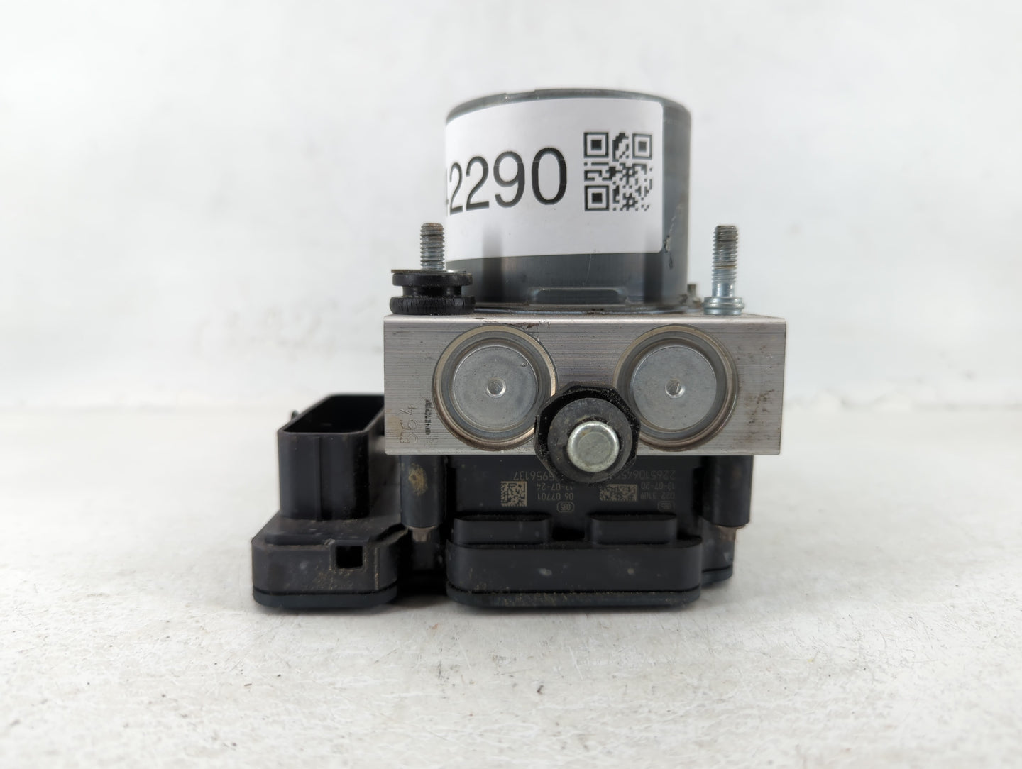 2014 Jeep Cherokee ABS Pump Control Module Replacement P/N:P04779899AG Fits OEM Used Auto Parts - Oemusedautoparts1.com