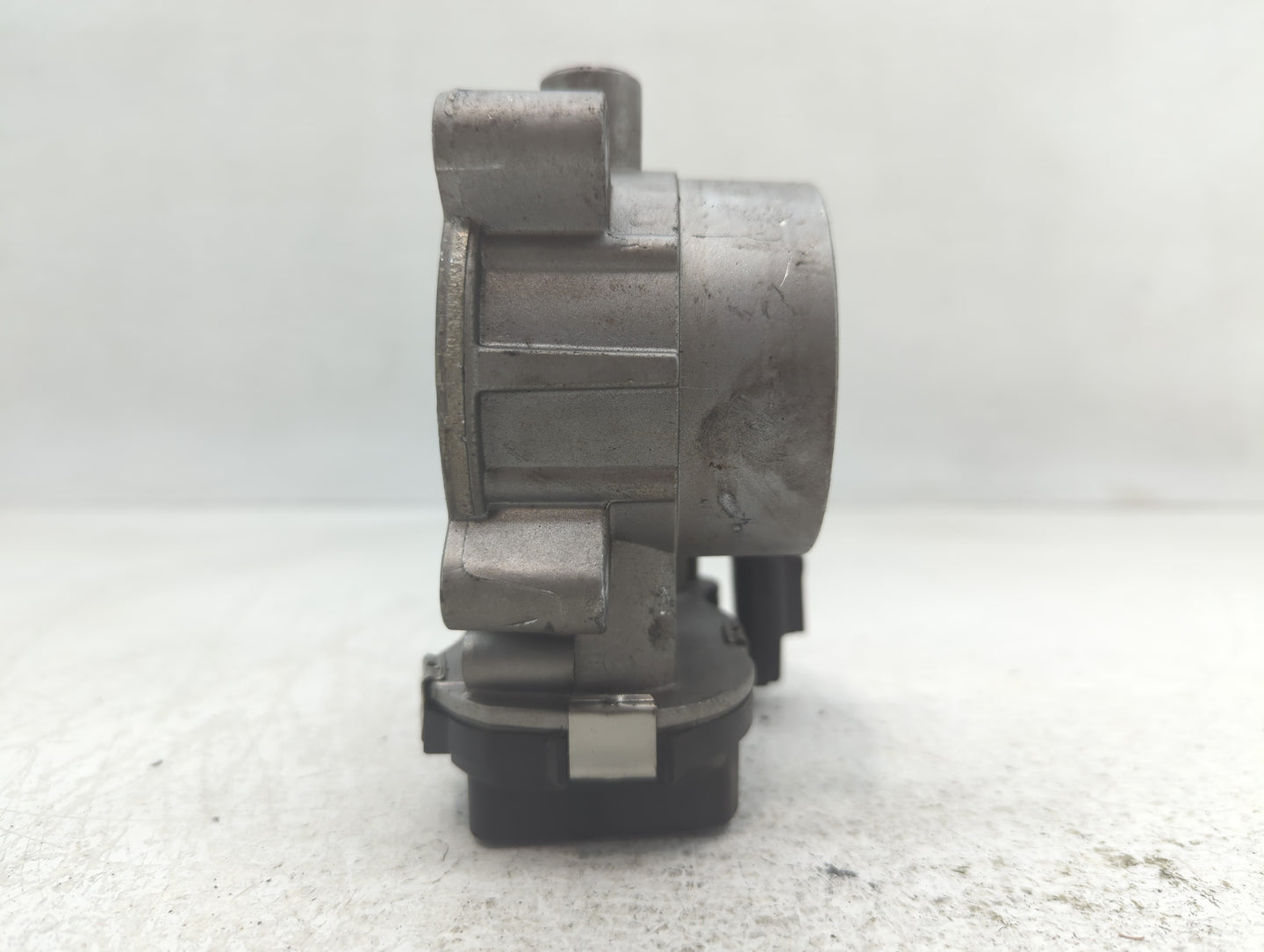 2014-2019 Jeep Cherokee Throttle Body P/N:04891970AC Fits Fits 2014 2015 2016 2017 2018 2019 2020 2021 2022 OEM Used Auto Pa
