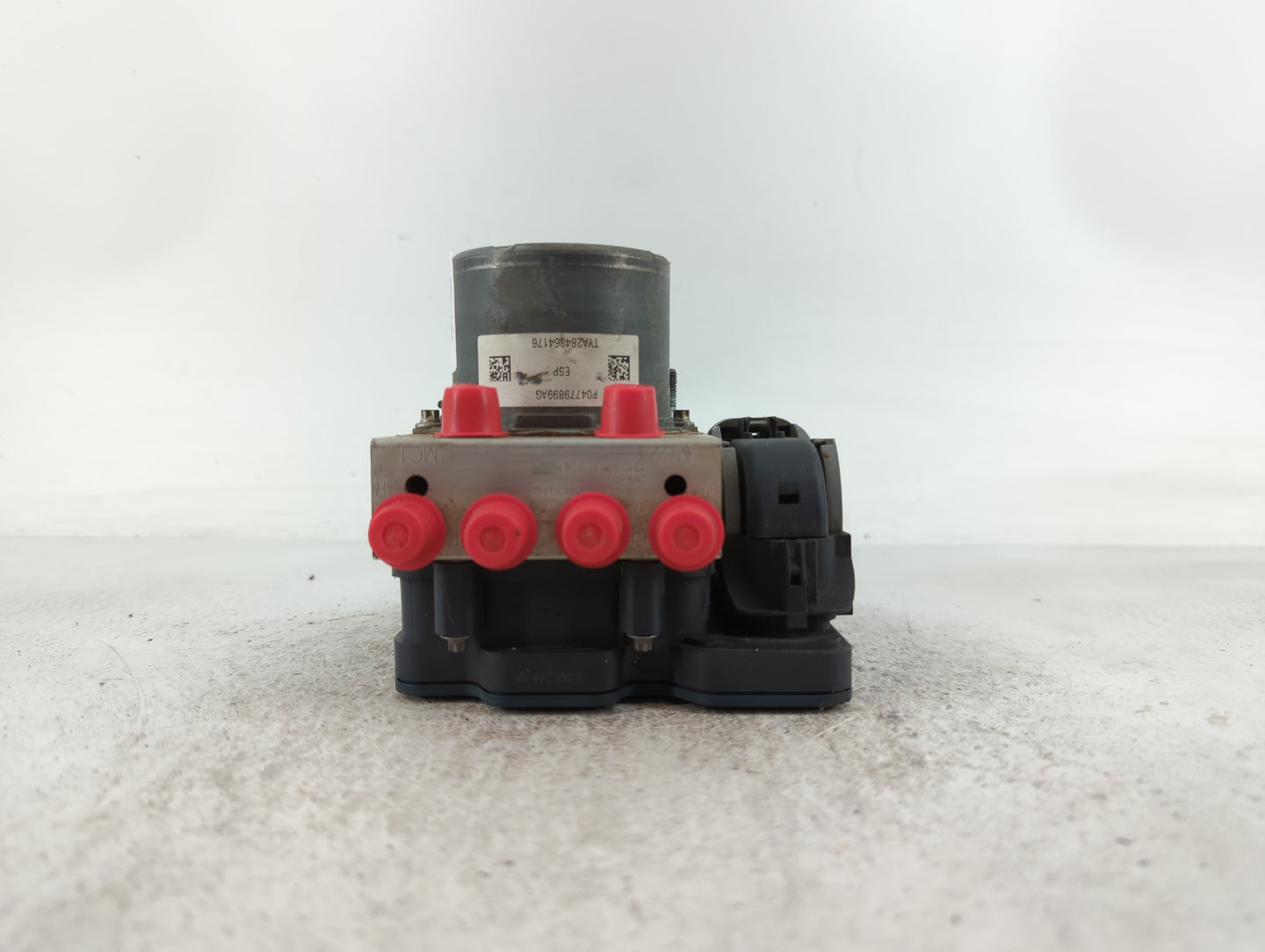 2014 Jeep Cherokee ABS Pump Control Module Replacement P/N:P04779899AG Fits OEM Used Auto Parts - Oemusedautoparts1.com