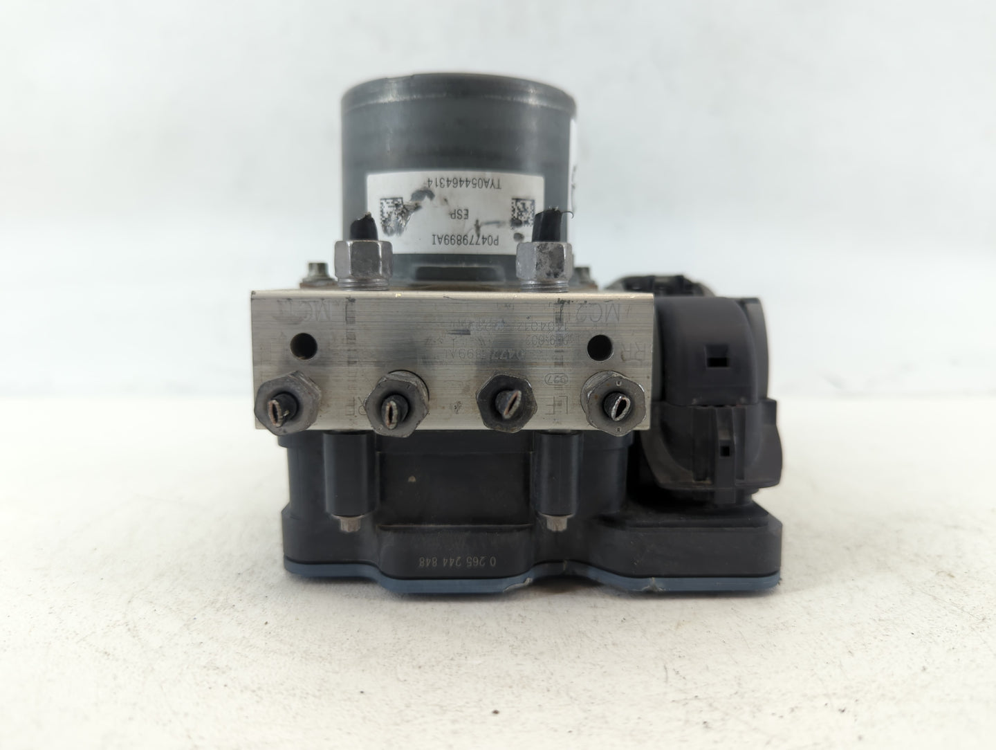 2014 Jeep Cherokee ABS Pump Control Module Replacement P/N:P04779899AI Fits OEM Used Auto Parts - Oemusedautoparts1.com