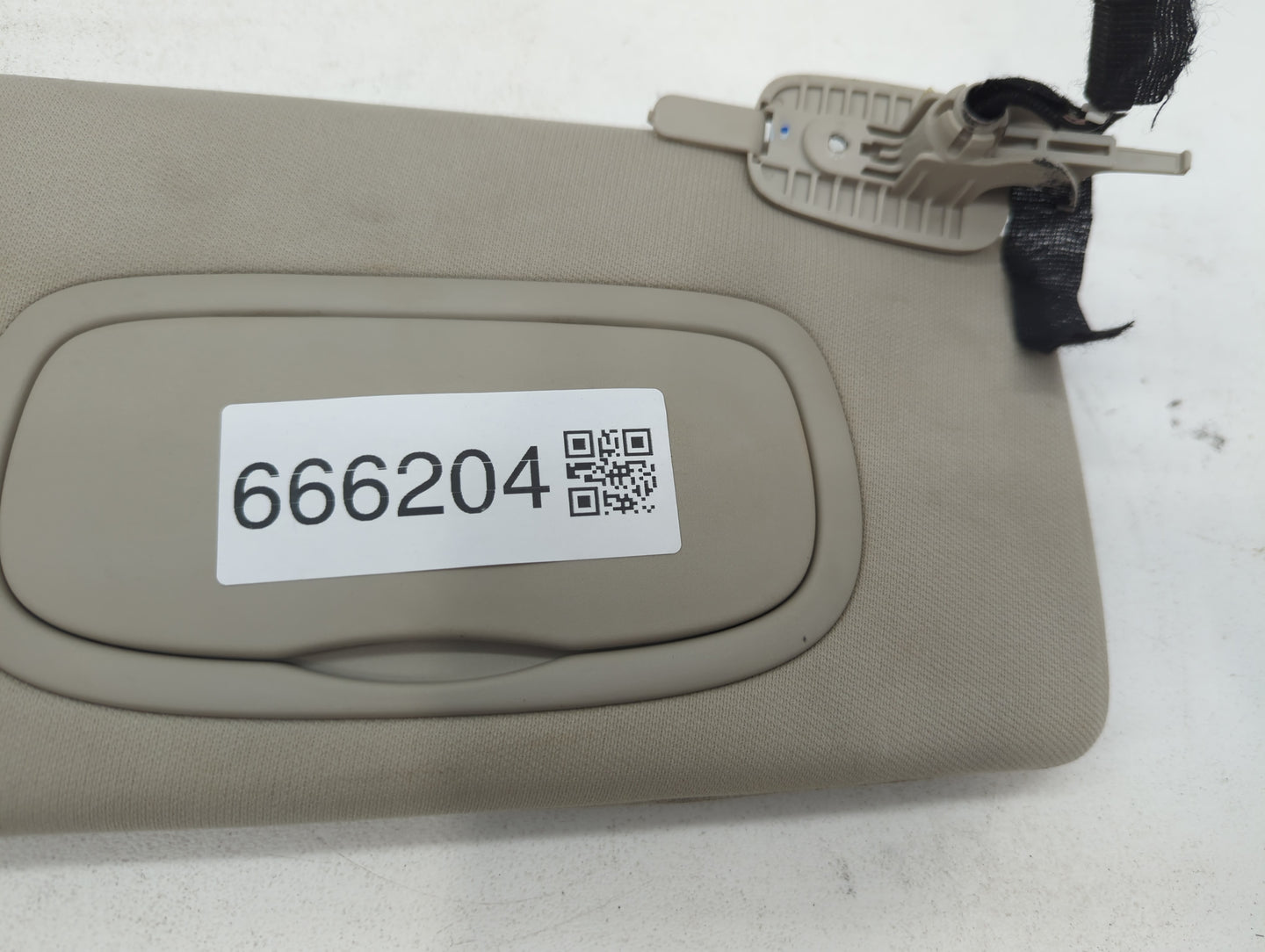 2014-2018 Jeep Cherokee Sun Visor Shade Replacement Passenger Right Mirror Fits Fits 2014 2015 2016 2017 2018 OEM Used Auto 