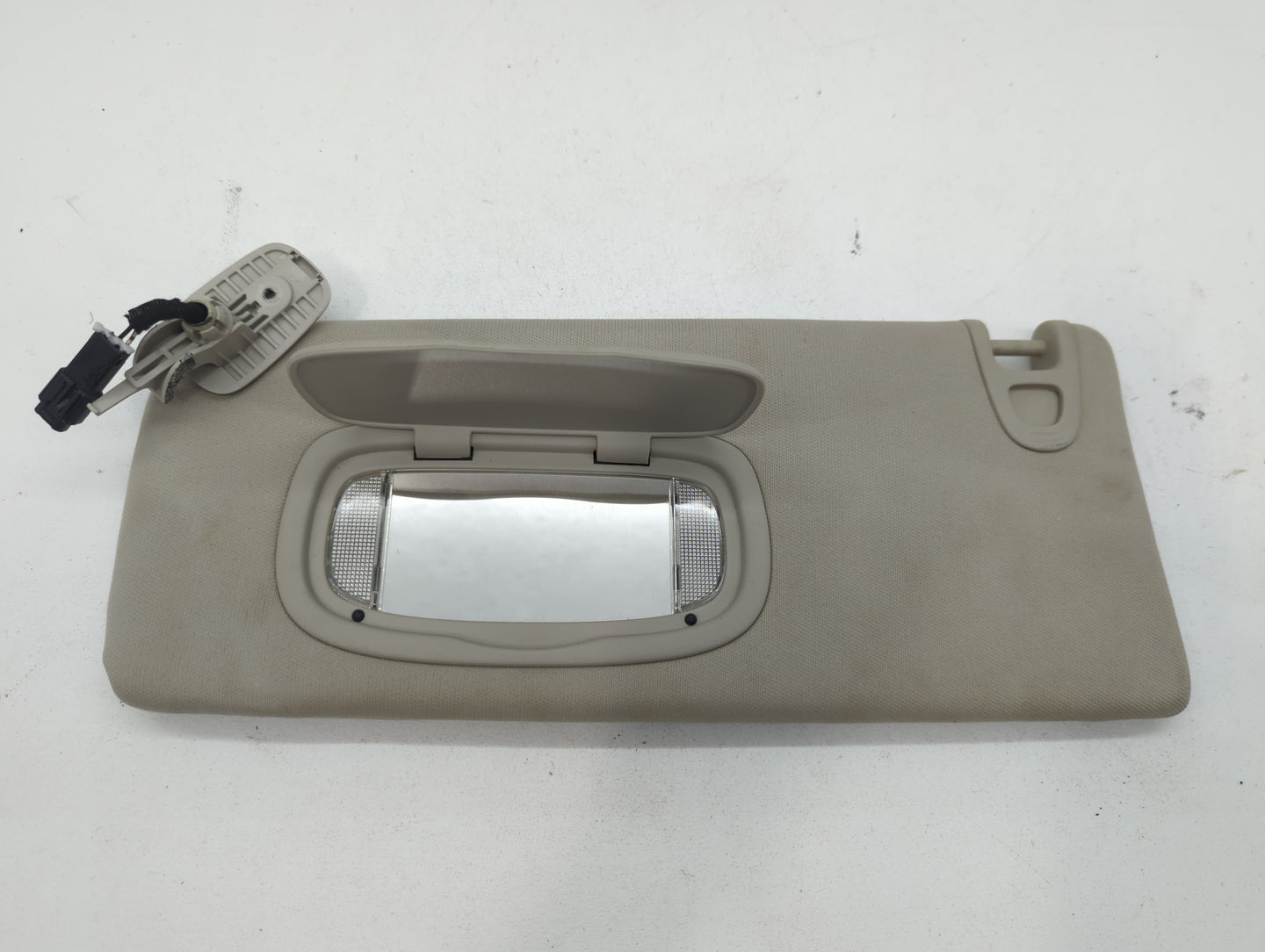 2014-2018 Jeep Cherokee Sun Visor Shade Replacement Passenger Right Mirror Fits Fits 2014 2015 2016 2017 2018 OEM Used Auto 