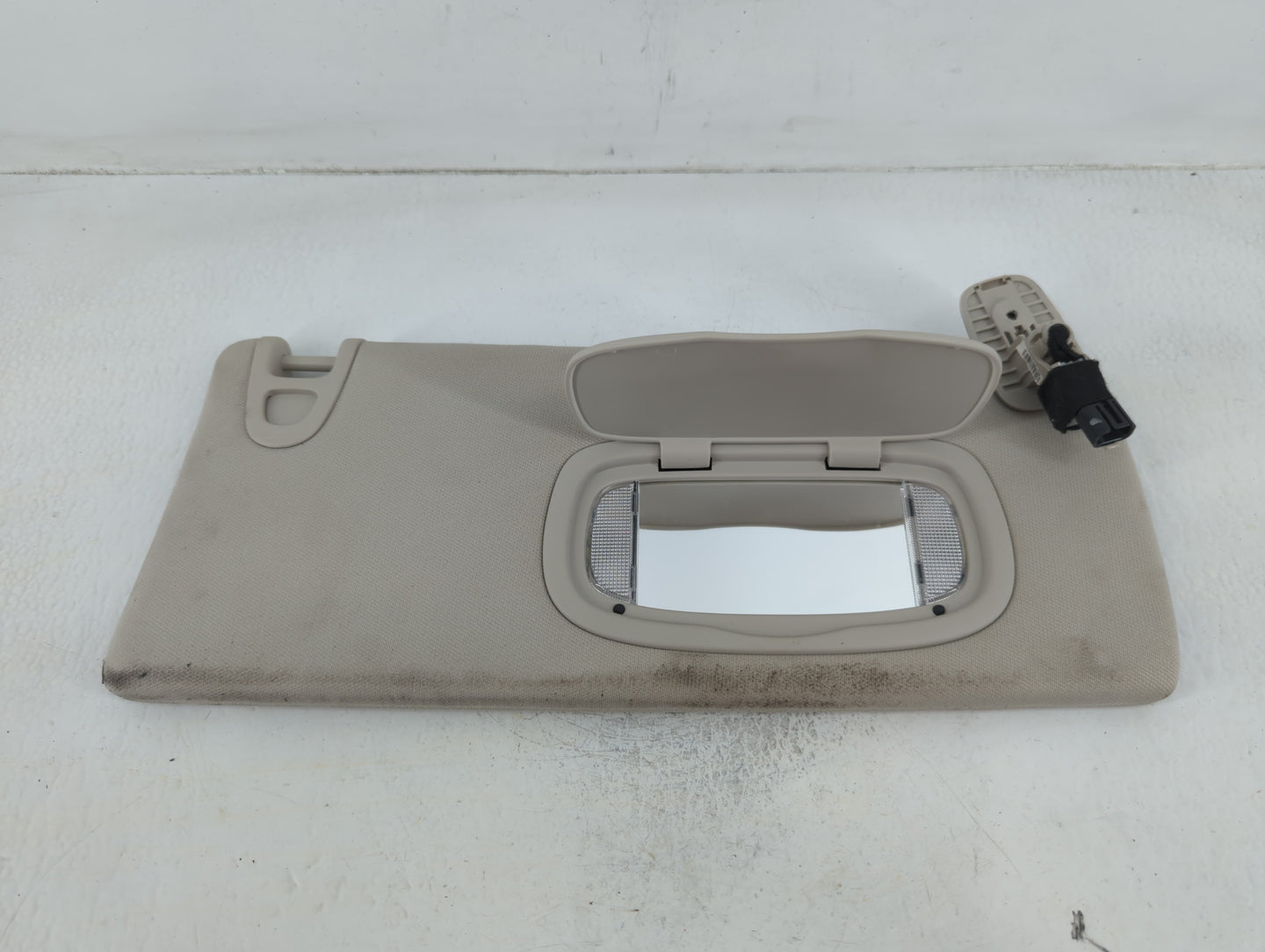 2014-2018 Jeep Cherokee Sun Visor Shade Replacement Passenger Right Mirror Fits Fits 2014 2015 2016 2017 2018 OEM Used Auto 