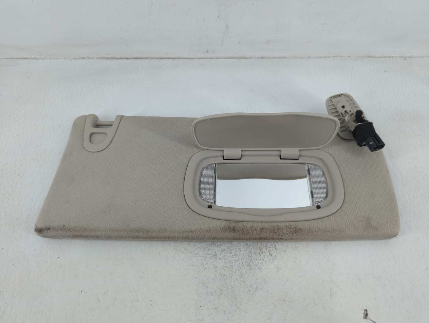2014-2018 Jeep Cherokee Sun Visor Shade Replacement Passenger Right Mirror Fits Fits 2014 2015 2016 2017 2018 OEM Used Auto 