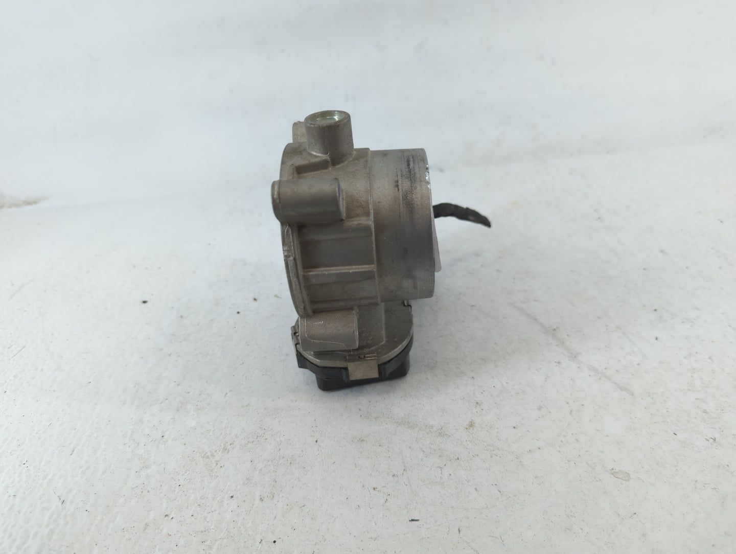 2014-2019 Jeep Cherokee Throttle Body P/N:04891970AB Fits Fits 2014 2015 2016 2017 2018 2019 2020 2021 2022 OEM Used Auto Pa
