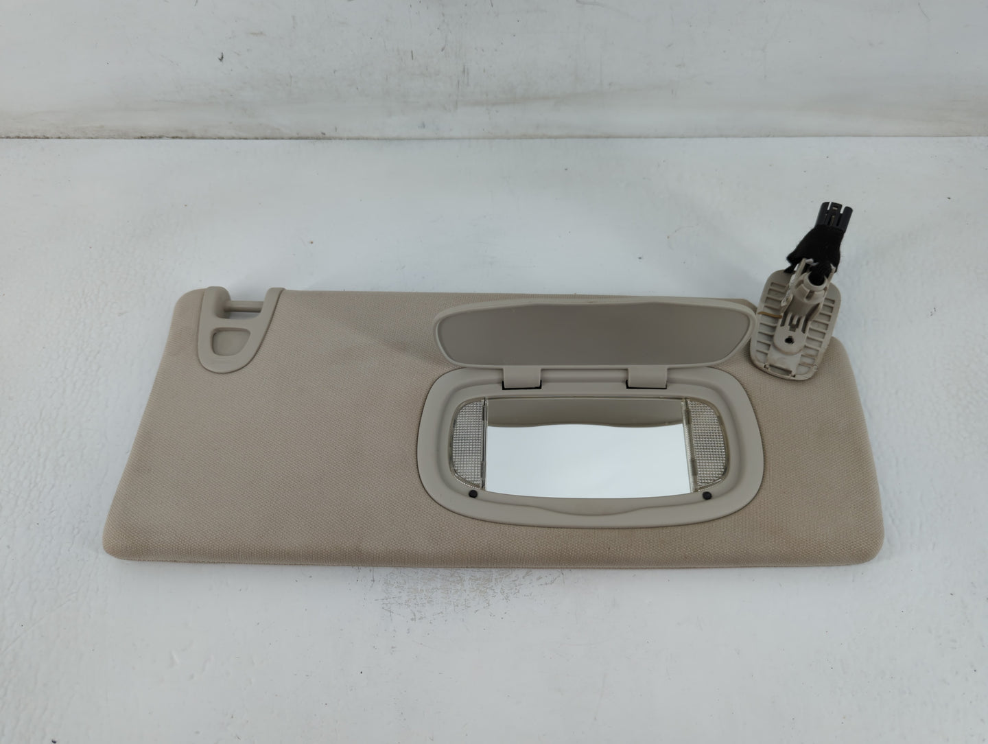 2014-2018 Jeep Cherokee Sun Visor Shade Replacement Passenger Right Mirror Fits Fits 2014 2015 2016 2017 2018 OEM Used Auto 