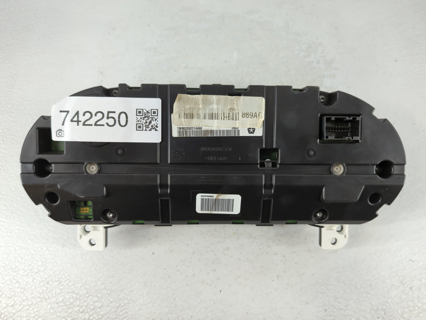 2014 Jeep Cherokee Instrument Cluster Speedometer Gauges P/N:TMBQI260314460 Fits OEM Used Auto Parts - Oemusedautoparts1.com
