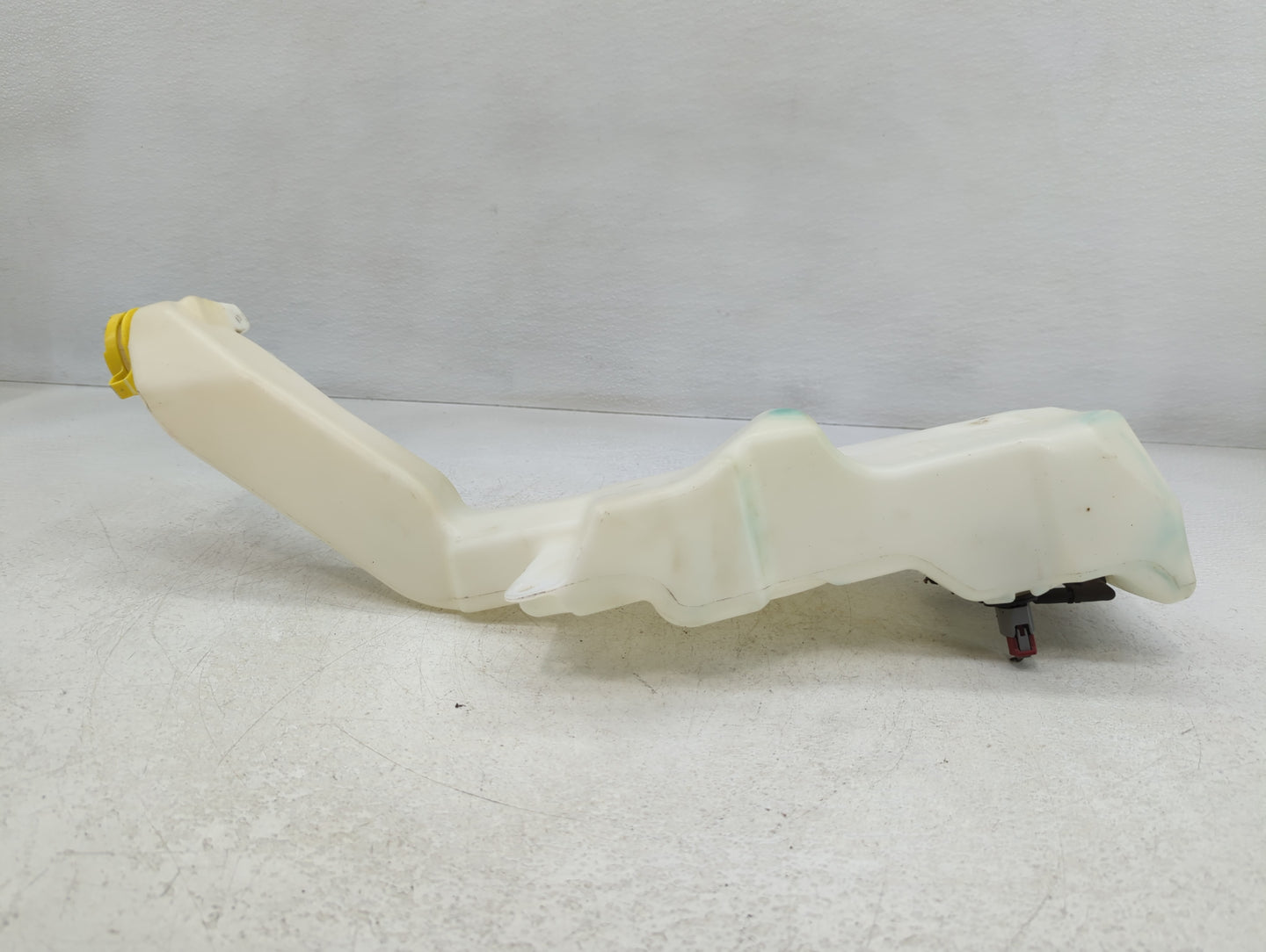 2014-2018 Jeep Cherokee Windshield Washer Fluid Reservoir Bottle Oem - Oemusedautoparts1.com