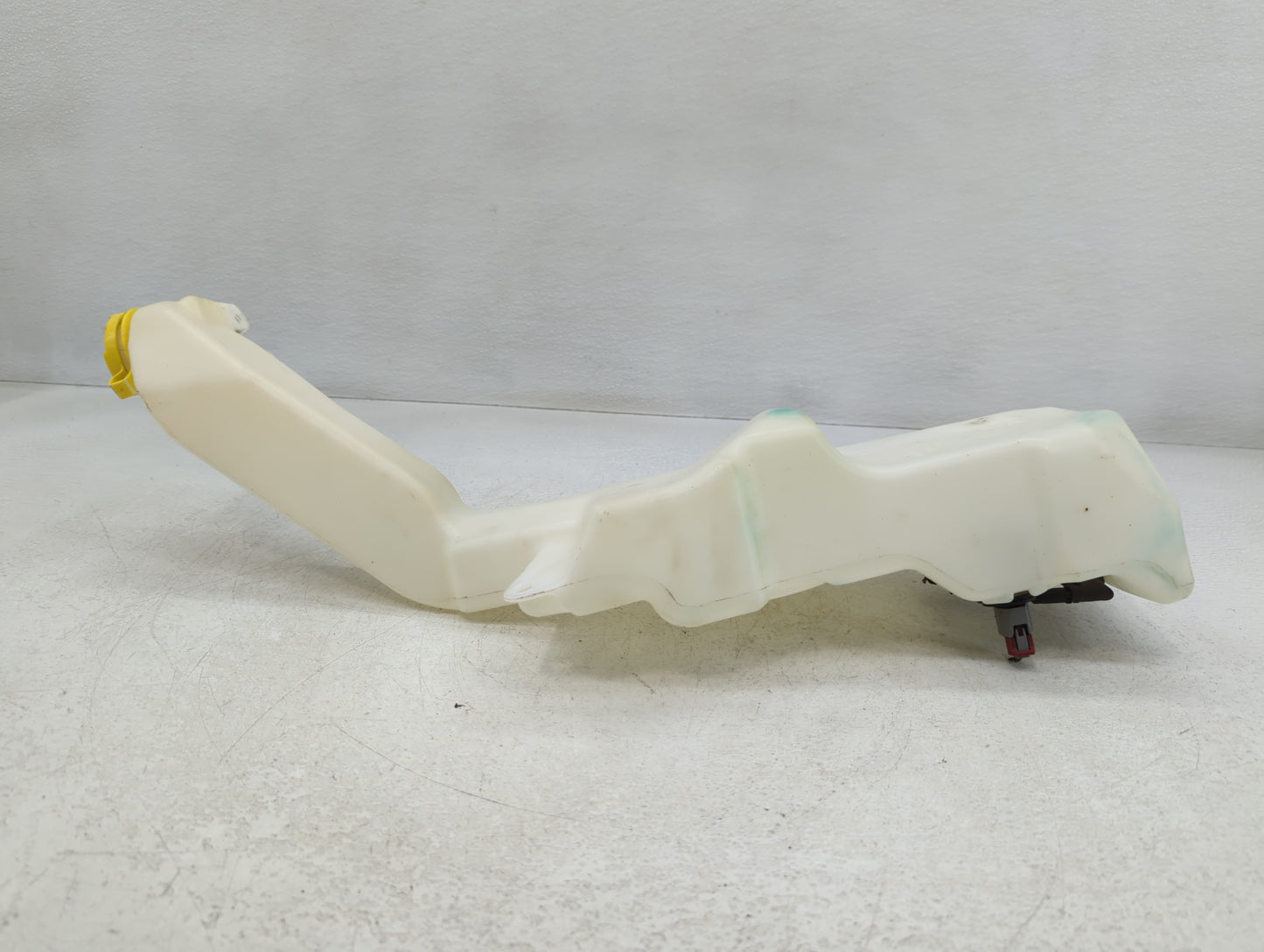 2014-2018 Jeep Cherokee Windshield Washer Fluid Reservoir Bottle Oem - Oemusedautoparts1.com