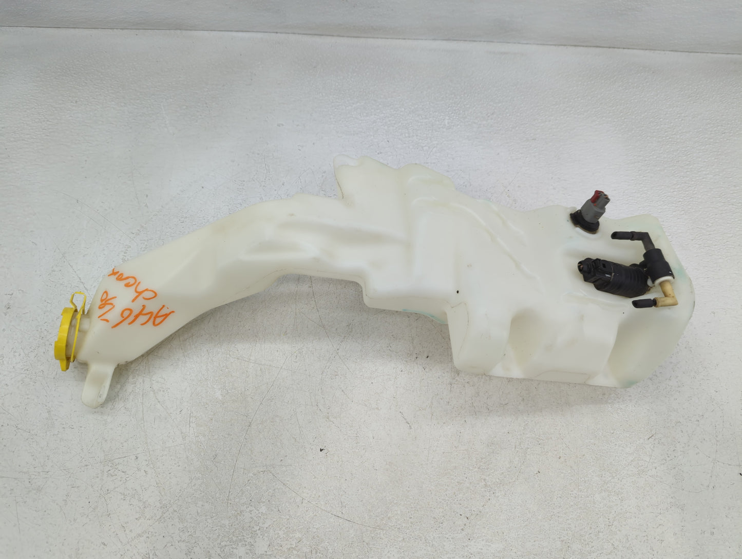 2014-2018 Jeep Cherokee Windshield Washer Fluid Reservoir Bottle Oem - Oemusedautoparts1.com