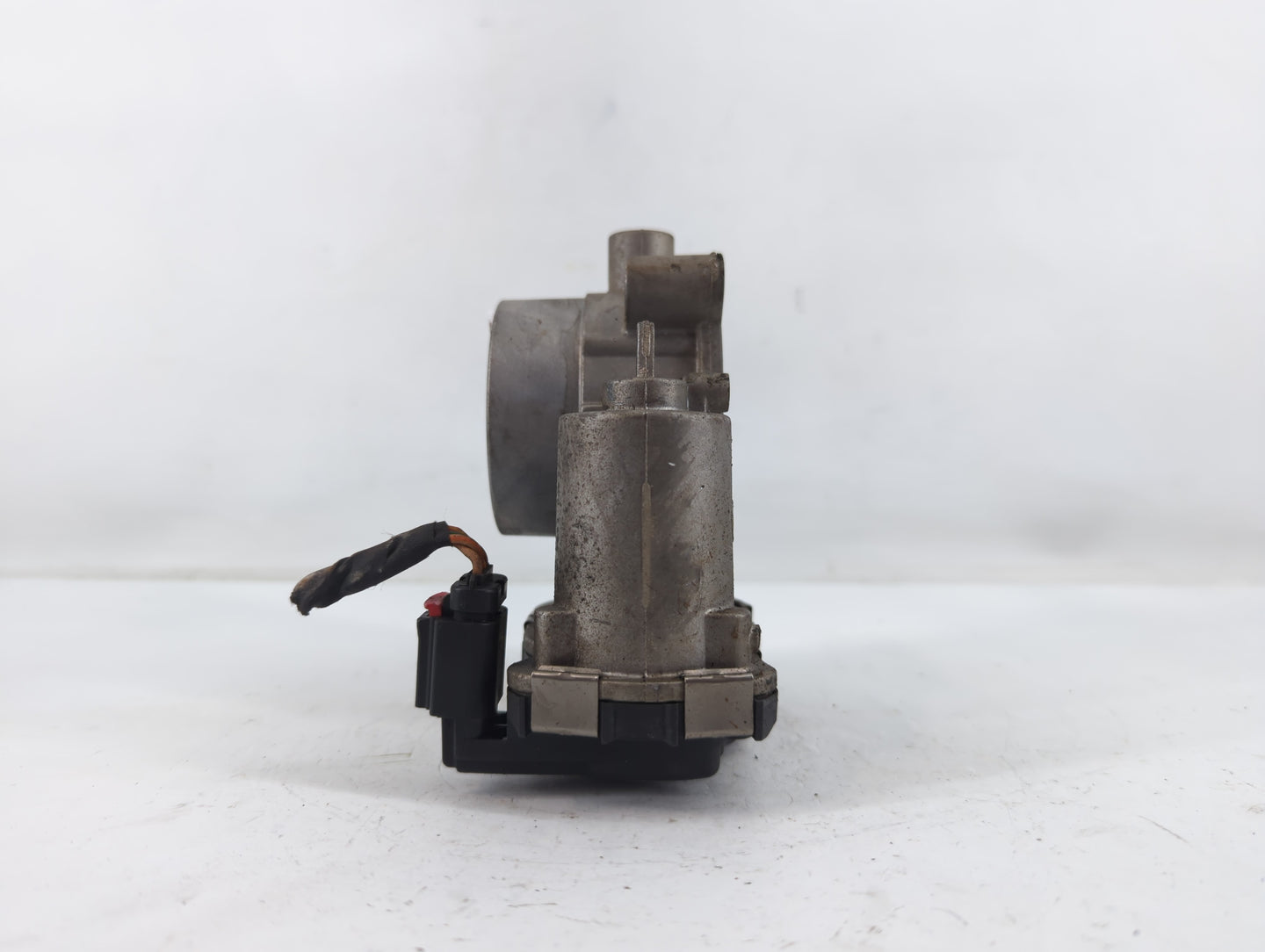 2014-2019 Jeep Cherokee Throttle Body P/N:04891970AB Fits Fits 2014 2015 2016 2017 2018 2019 2020 2021 2022 OEM Used Auto Pa