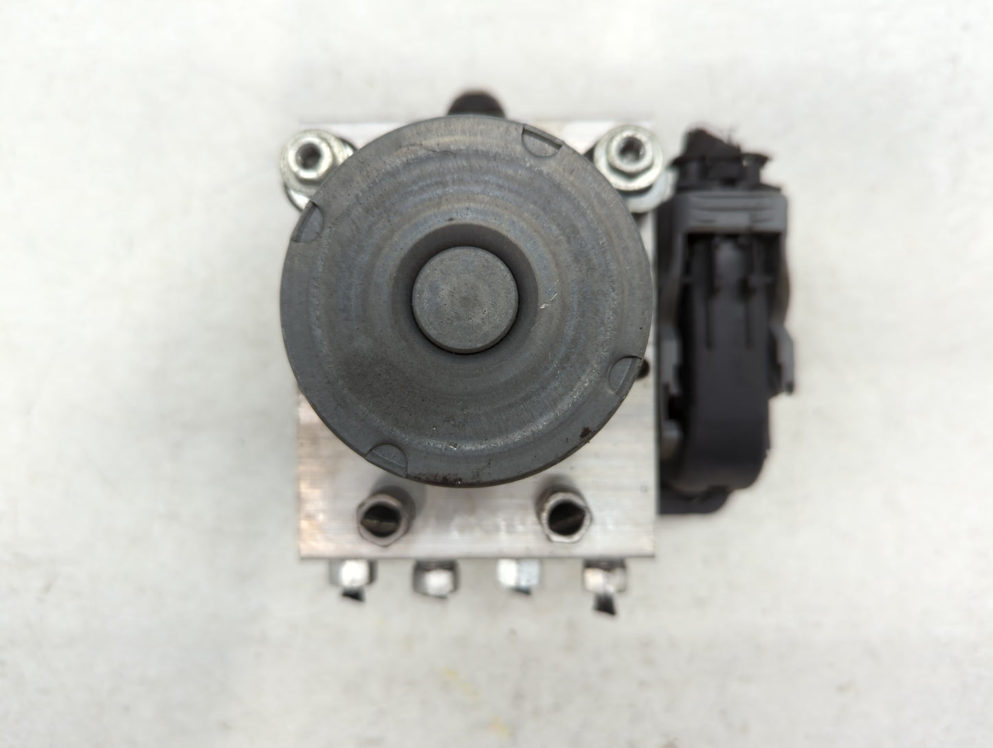 2014 Jeep Cherokee ABS Pump Control Module Replacement P/N:P04779899AG Fits OEM Used Auto Parts - Oemusedautoparts1.com