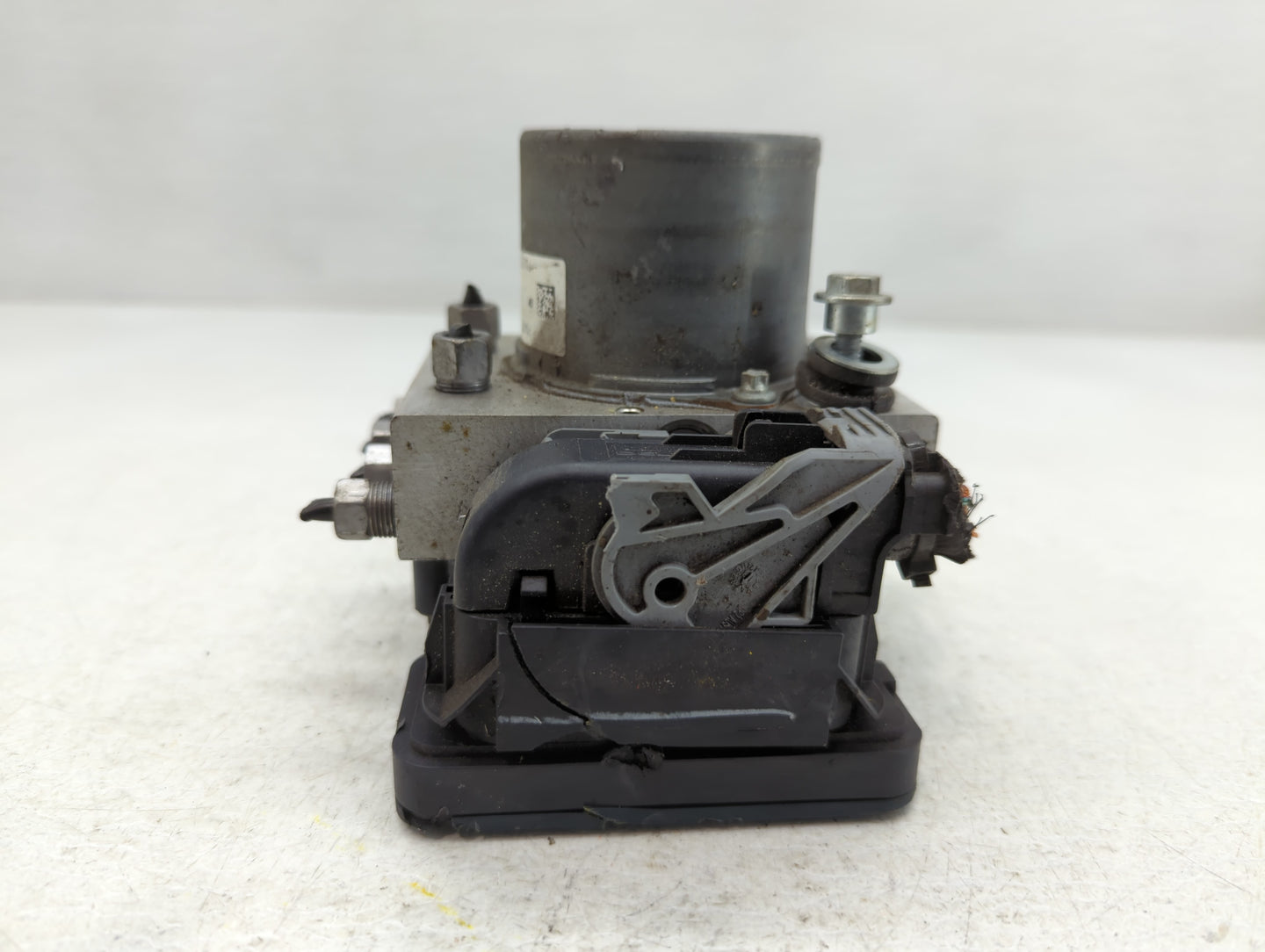 2014 Jeep Cherokee ABS Pump Control Module Replacement P/N:P04779899AG Fits OEM Used Auto Parts - Oemusedautoparts1.com