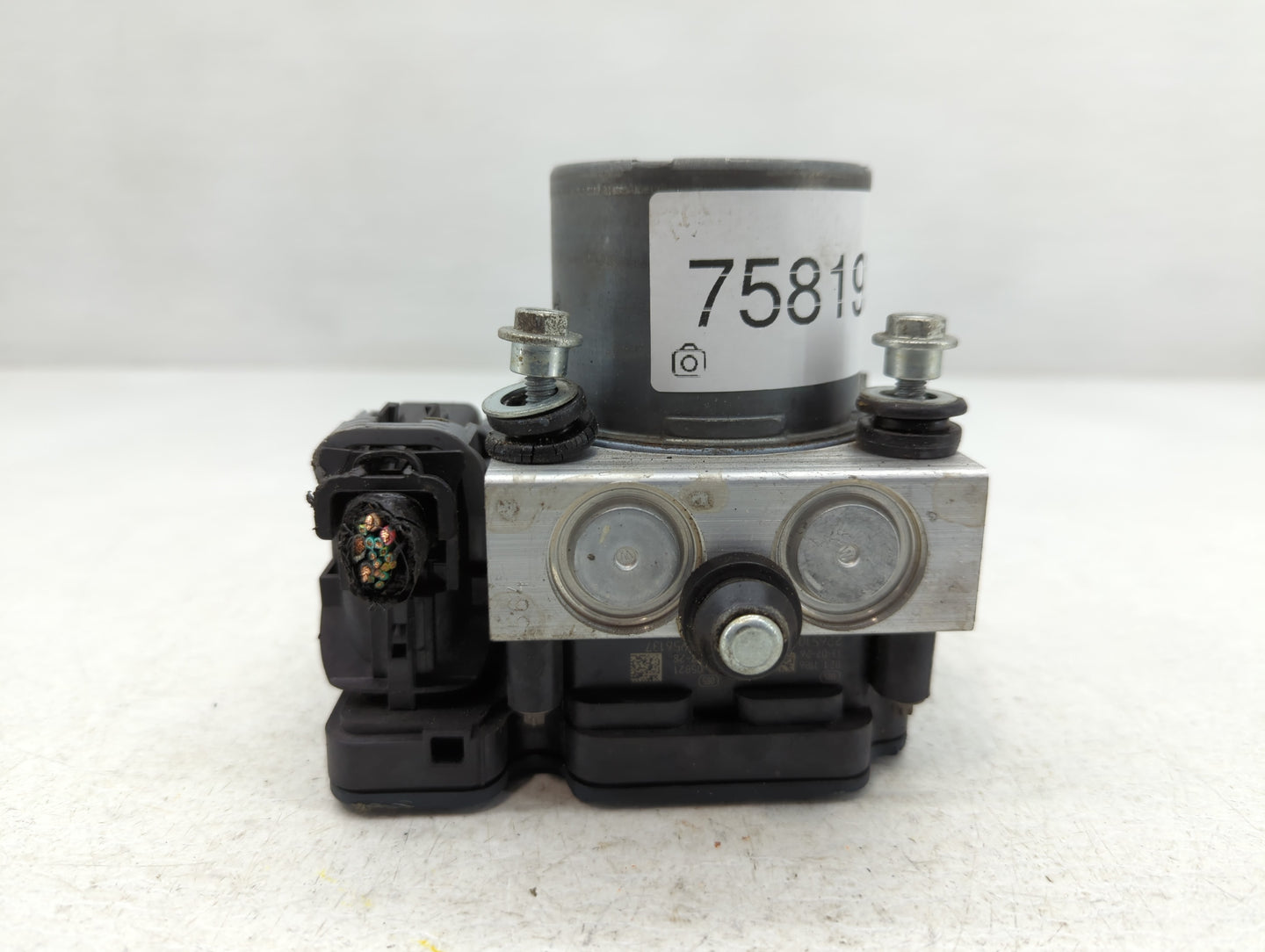 2014 Jeep Cherokee ABS Pump Control Module Replacement P/N:P04779899AG Fits OEM Used Auto Parts - Oemusedautoparts1.com