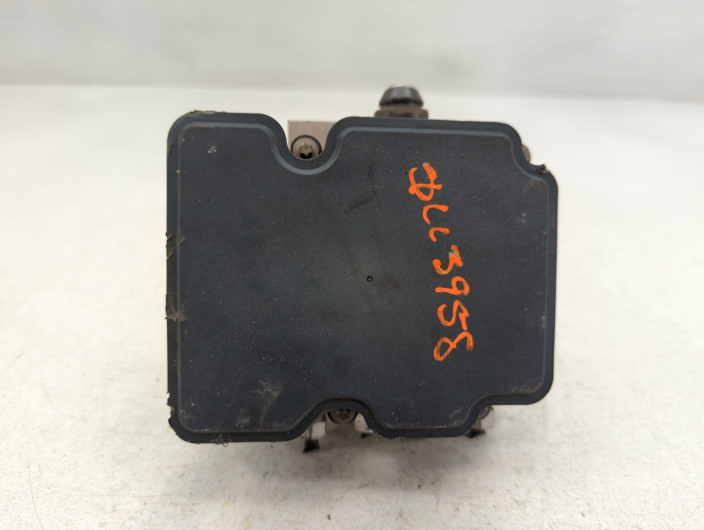 2014 Jeep Cherokee ABS Pump Control Module Replacement P/N:P04779899AG Fits OEM Used Auto Parts - Oemusedautoparts1.com