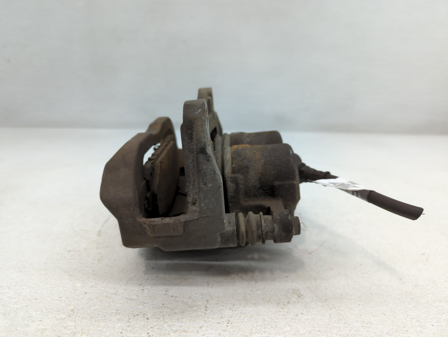 2014-2022 Jeep Cherokee Front Passenger Right Brake Caliper - Oemusedautoparts1.com