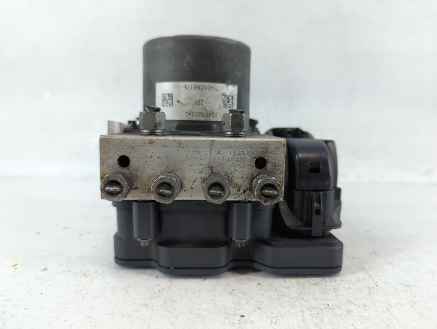 2014 Jeep Cherokee ABS Pump Control Module Replacement P/N:P04779903AG Fits OEM Used Auto Parts - Oemusedautoparts1.com