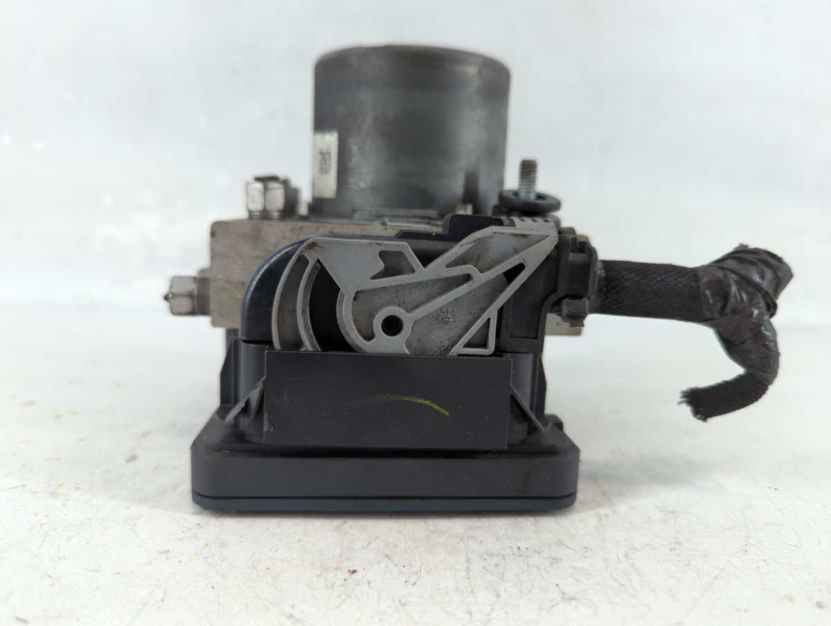 2014 Jeep Cherokee Anti-Lock Brake ABS Pump Module Actuator OEM P/N:P04779903AG Fits OEM Used Auto Parts - Oemusedautoparts1
