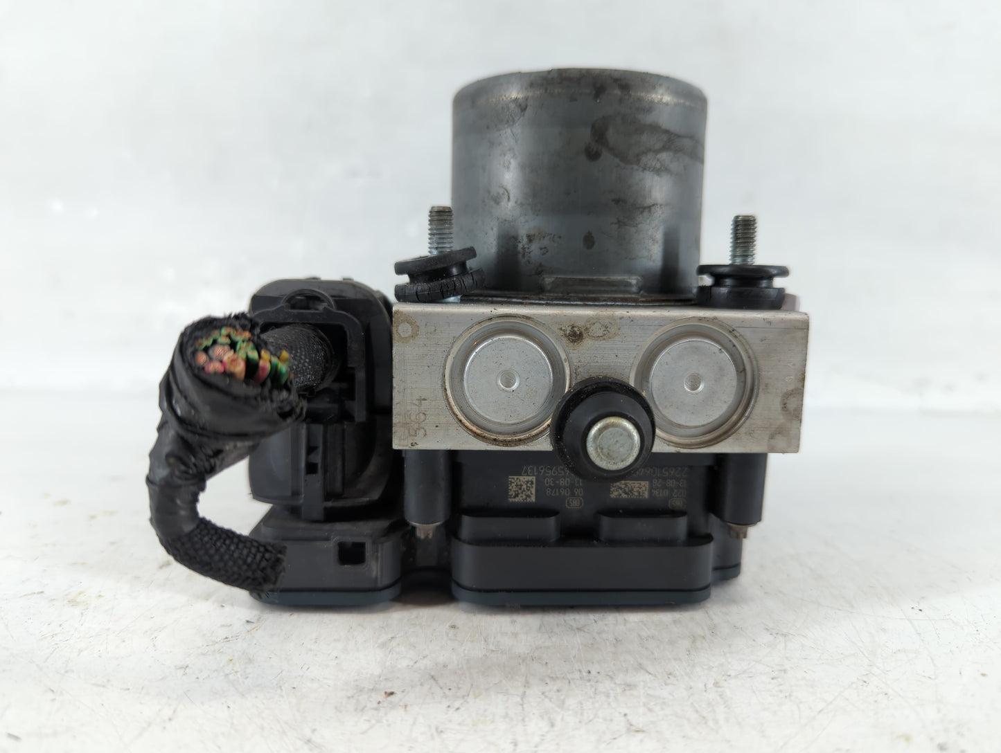 2014 Jeep Cherokee ABS Pump Control Module Replacement P/N:P04779903AG Fits OEM Used Auto Parts - Oemusedautoparts1.com